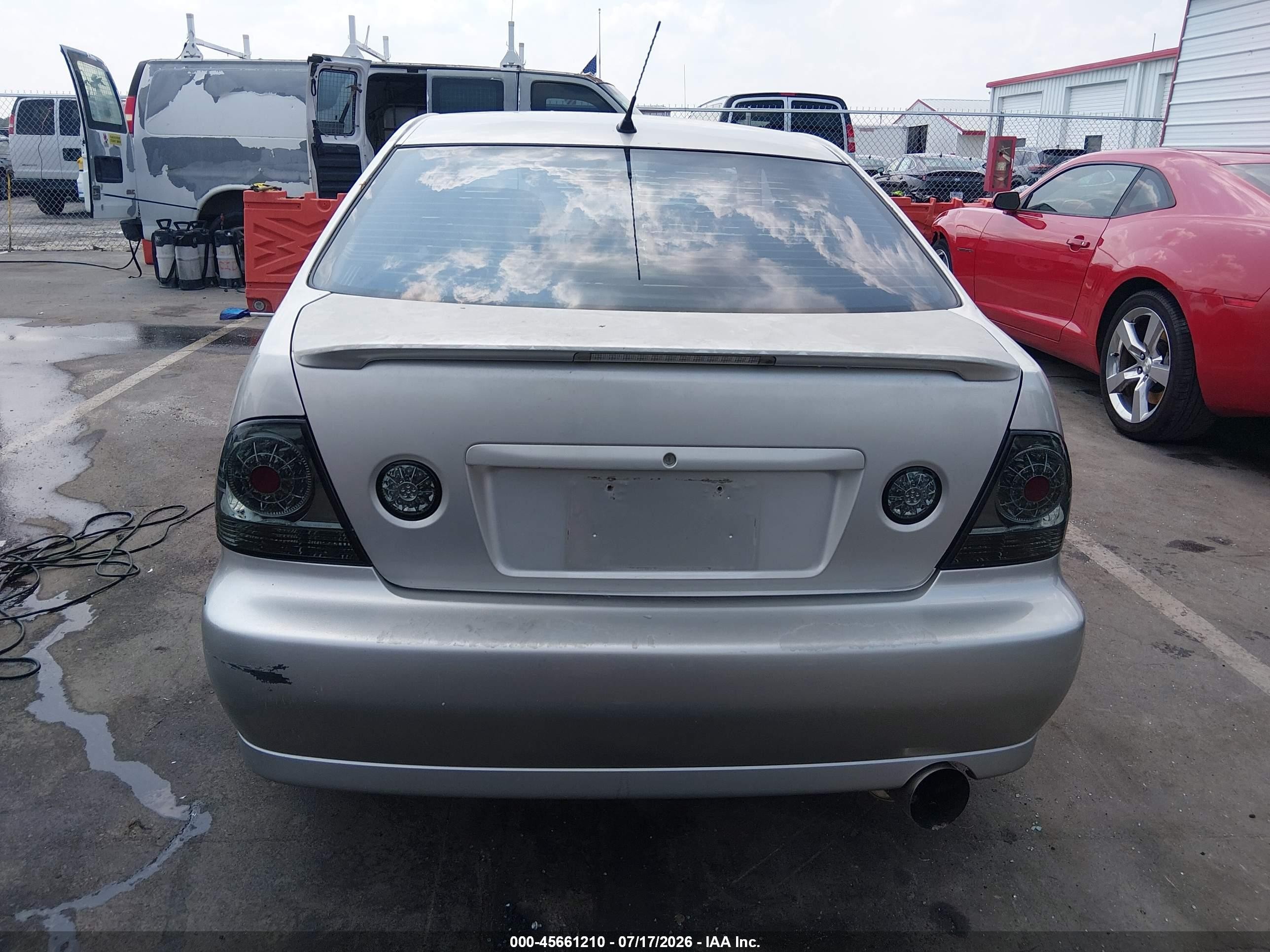 2003 Lexus Is 300 Base W/5-speed Manual Silver vin: JTHBD192630070418
