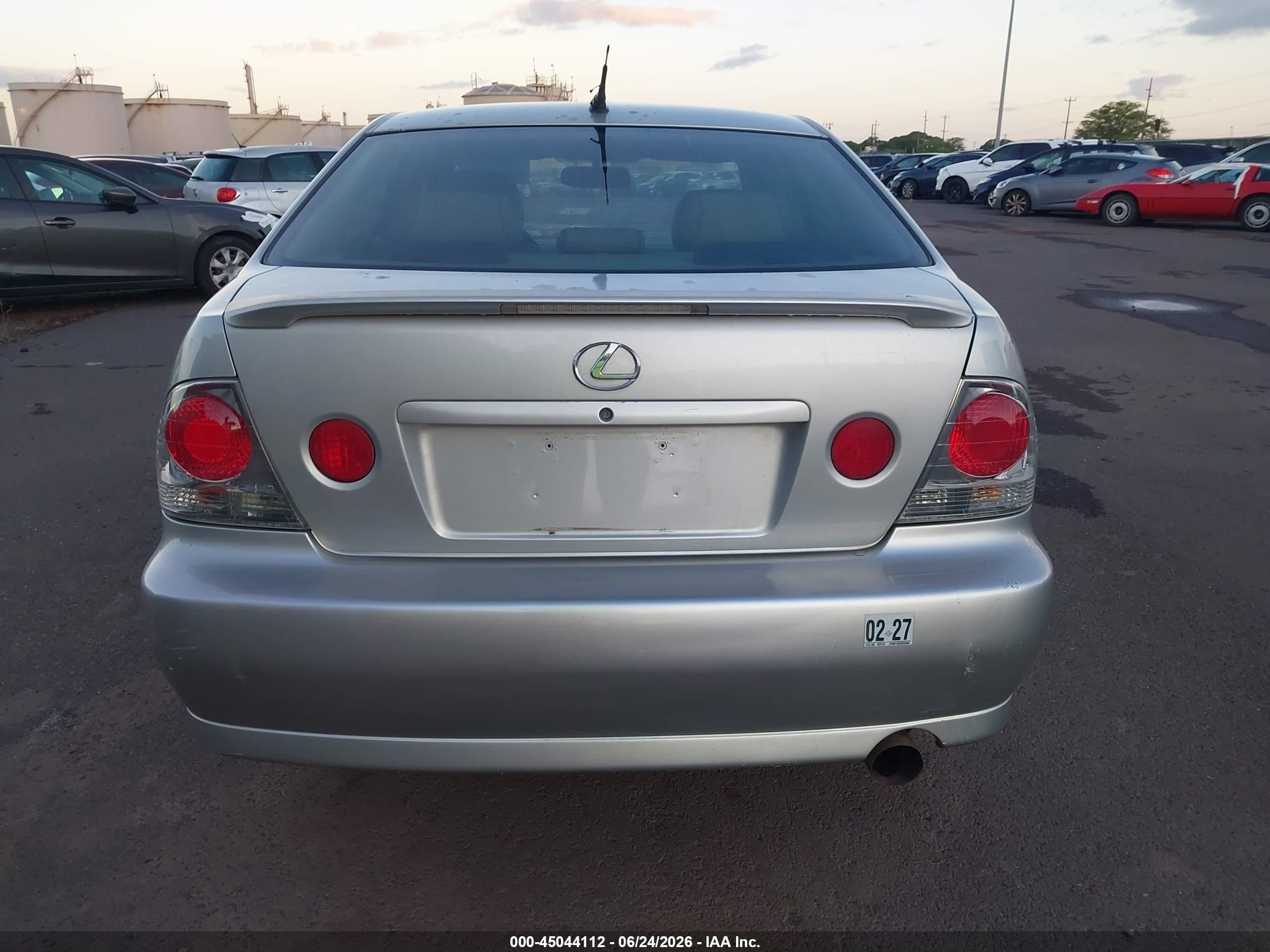 2002 Lexus Is 300 Base W/5-speed Manual Silver vin: JTHBD192820038066