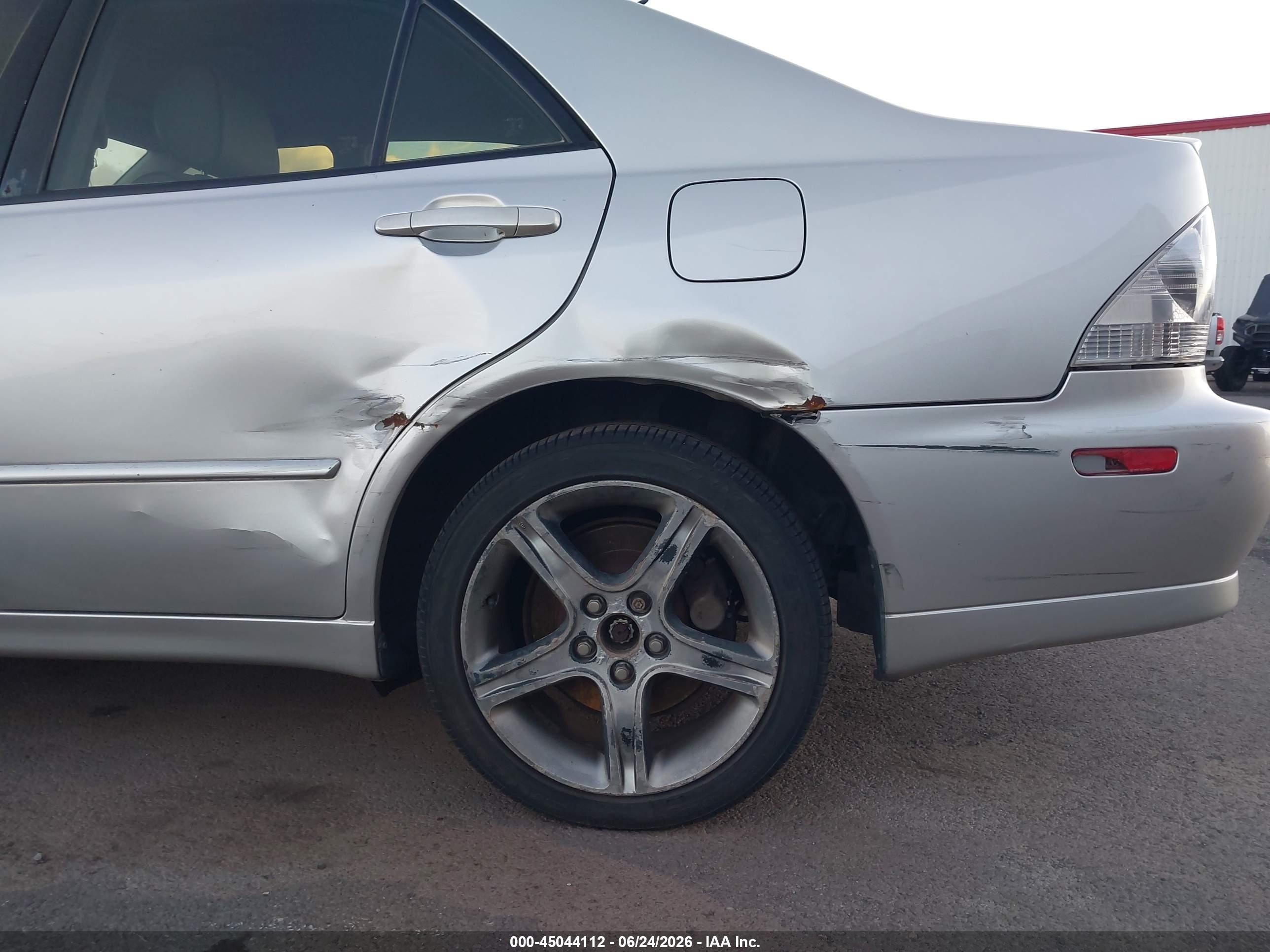 2002 Lexus Is 300 Base W/5-speed Manual Silver vin: JTHBD192820038066