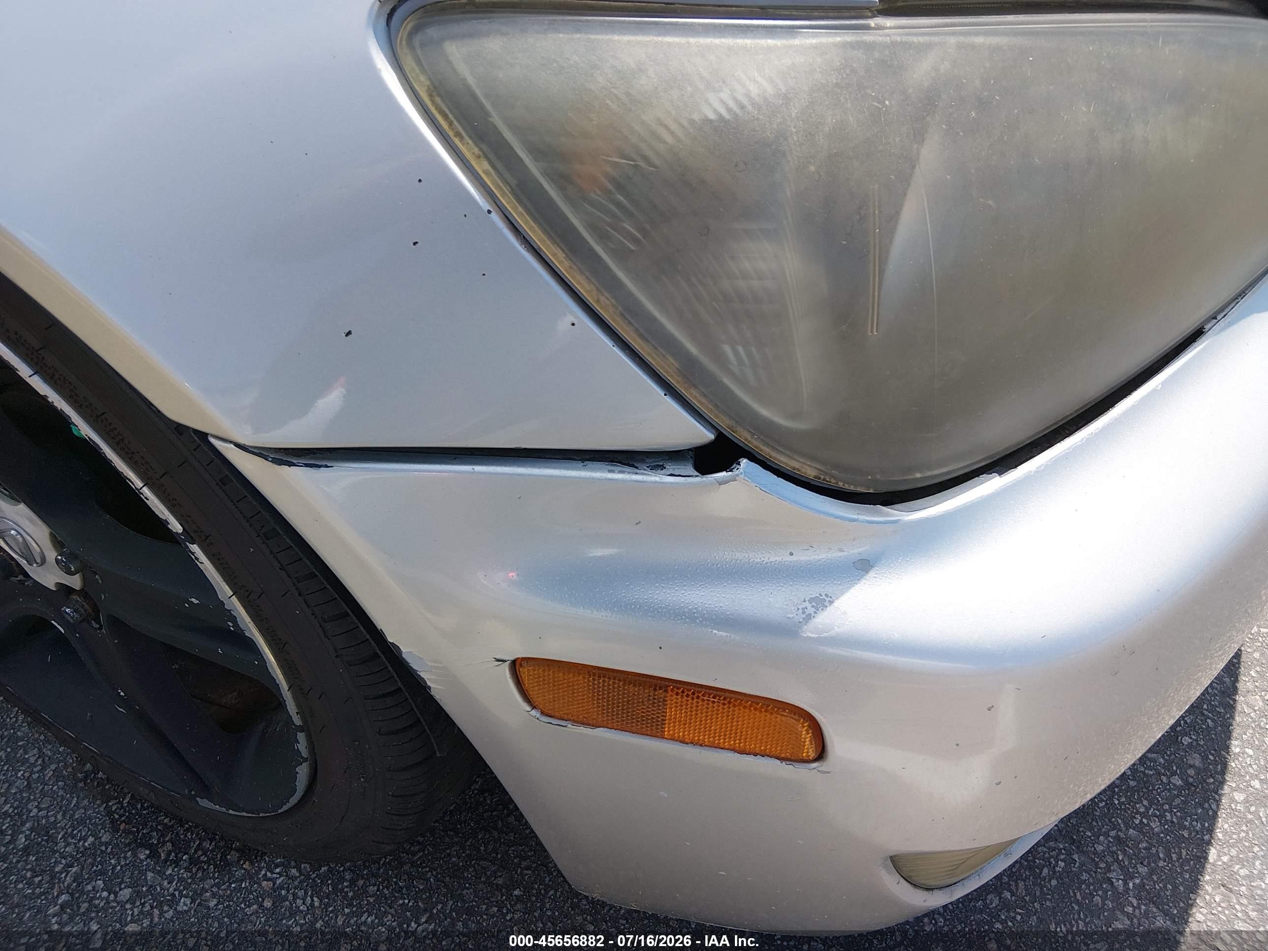 2004 Lexus Is 300   Silver vin: JTHBD192840083575
