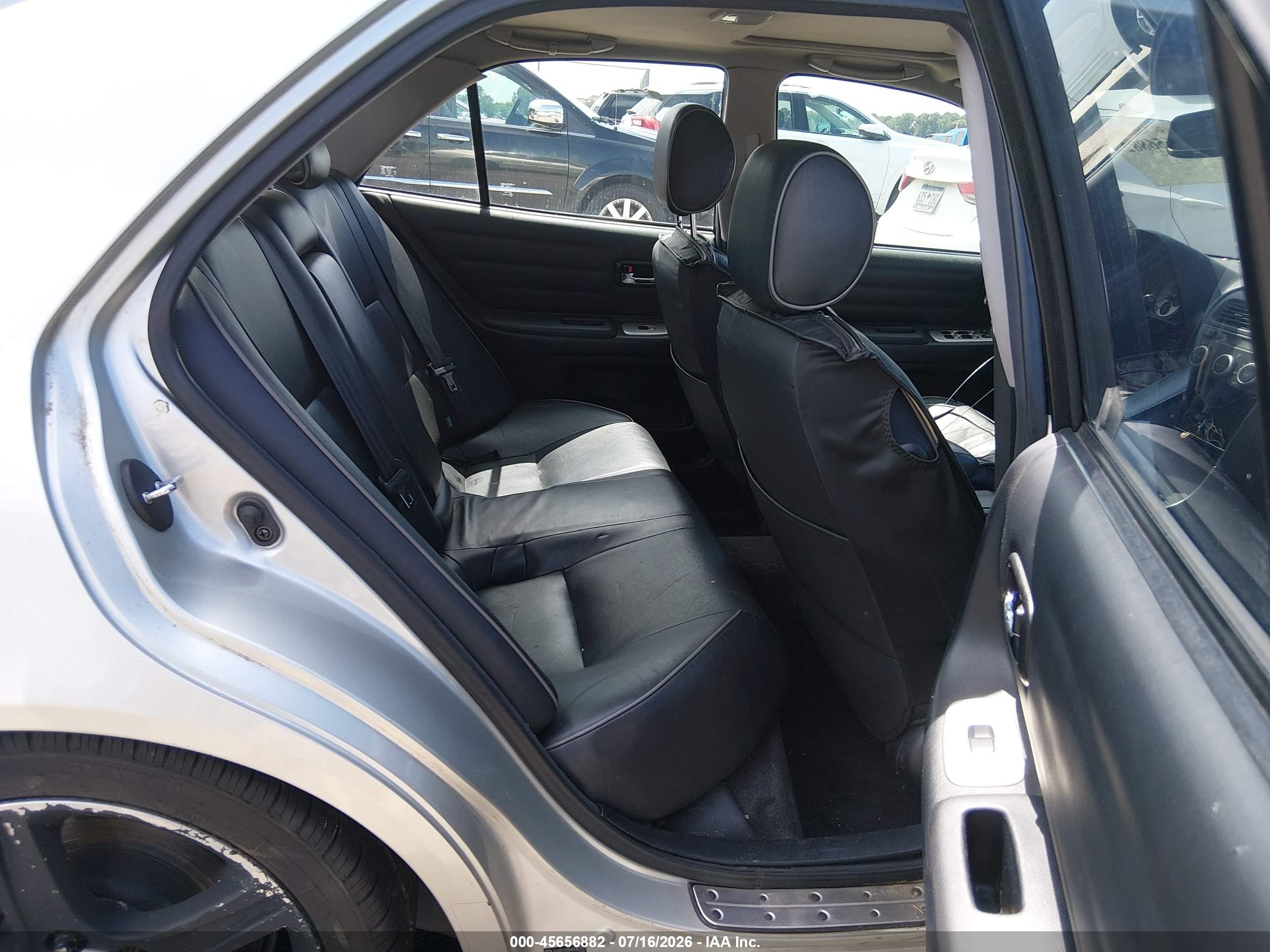 2004 Lexus Is 300   Silver vin: JTHBD192840083575