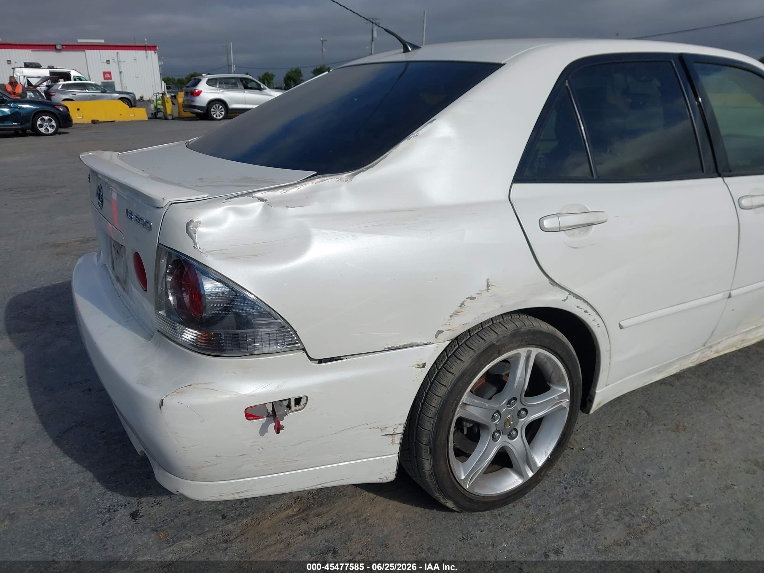 2004 Lexus Is 300   White vin: JTHBD192840085875