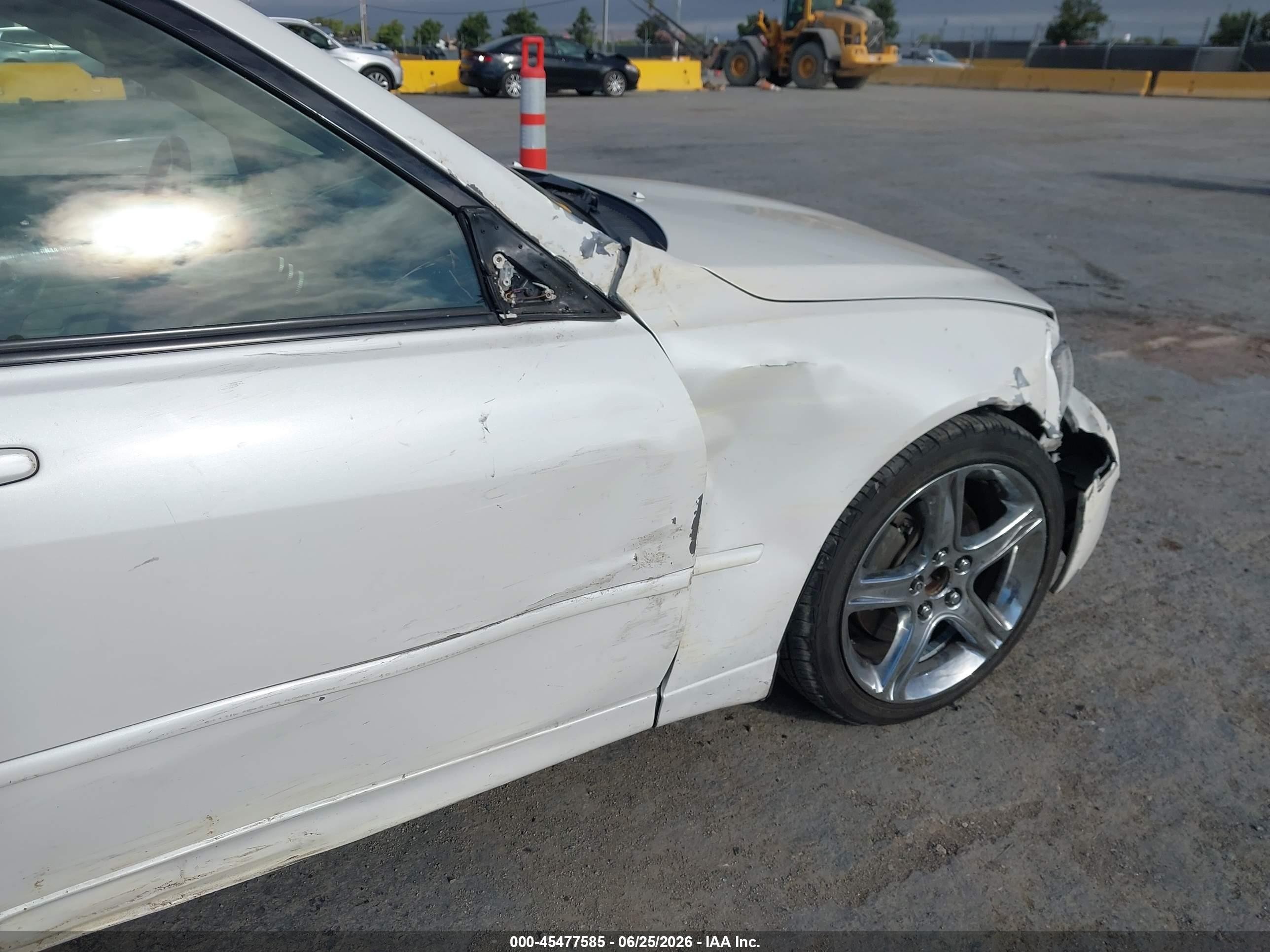 2004 Lexus Is 300   White vin: JTHBD192840085875