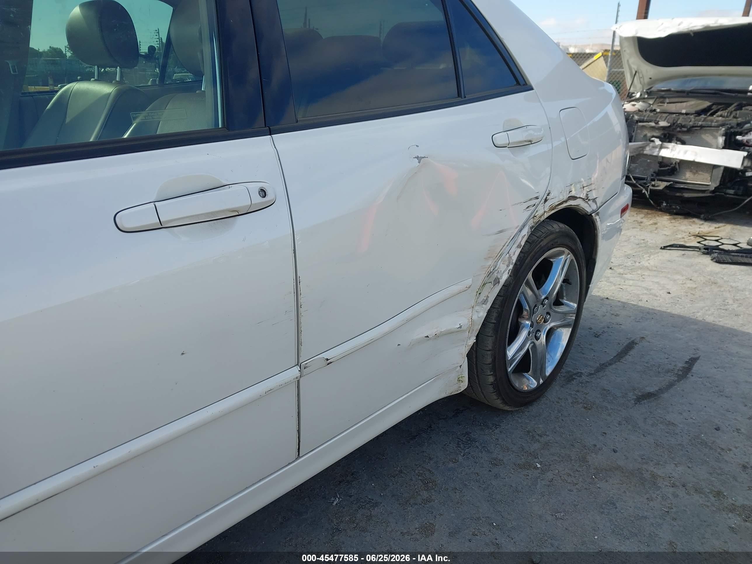 2004 Lexus Is 300   White vin: JTHBD192840085875