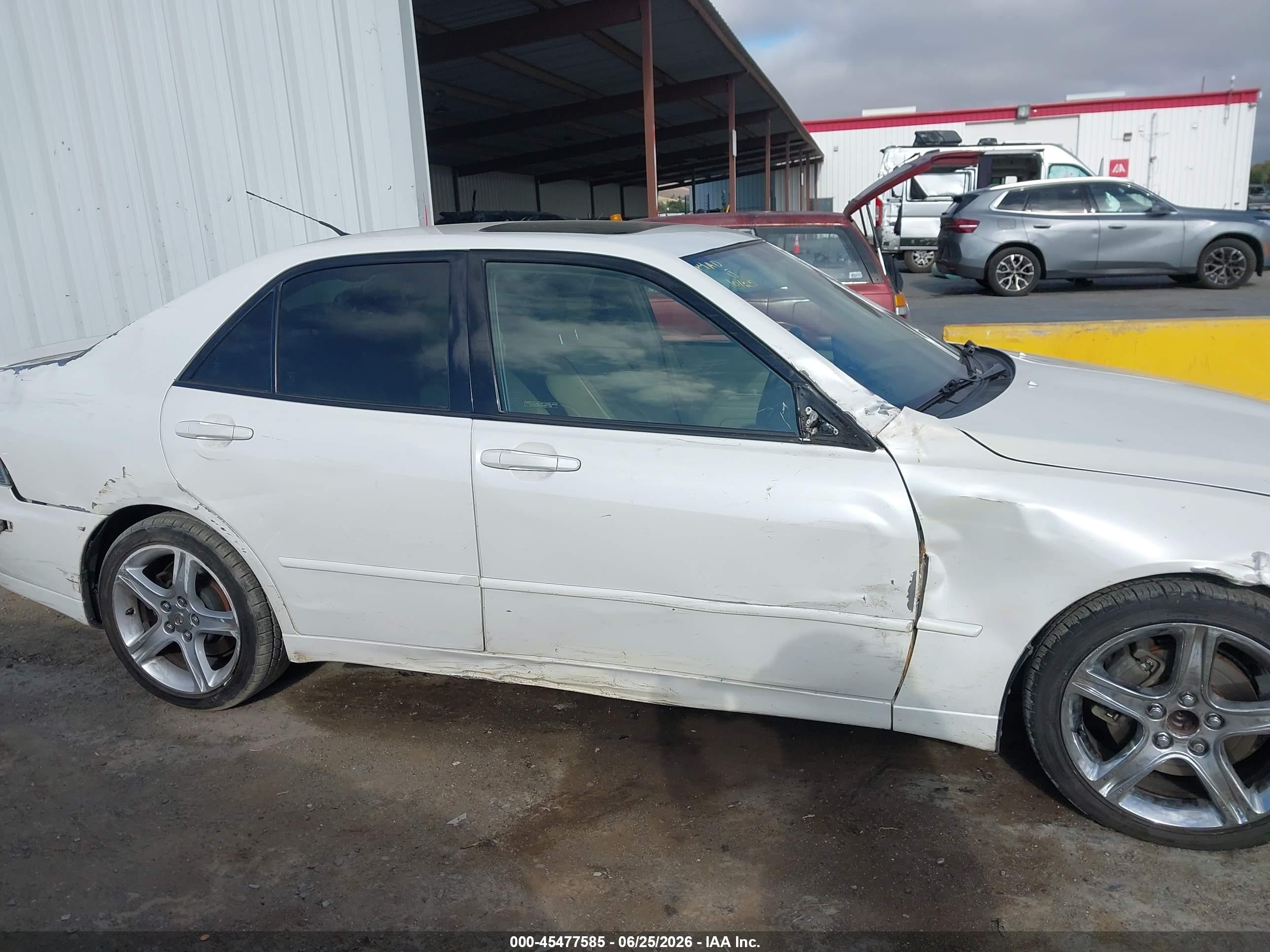 2004 Lexus Is 300   White vin: JTHBD192840085875