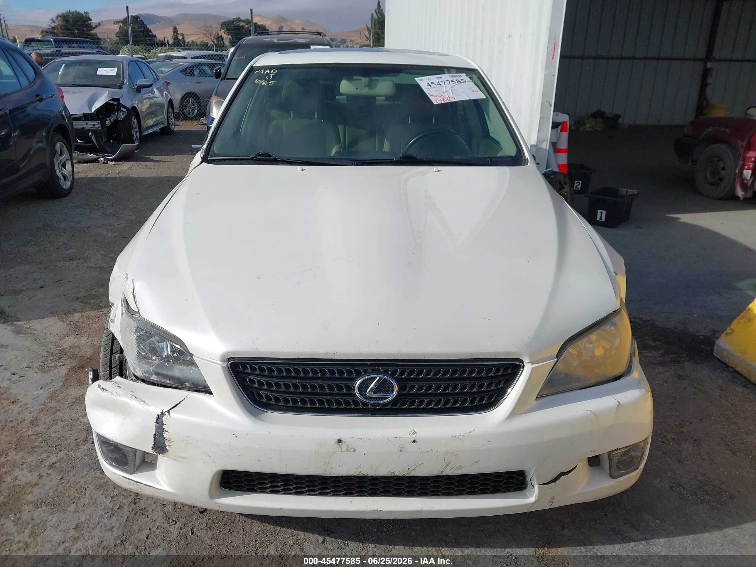 2004 Lexus Is 300   White vin: JTHBD192840085875