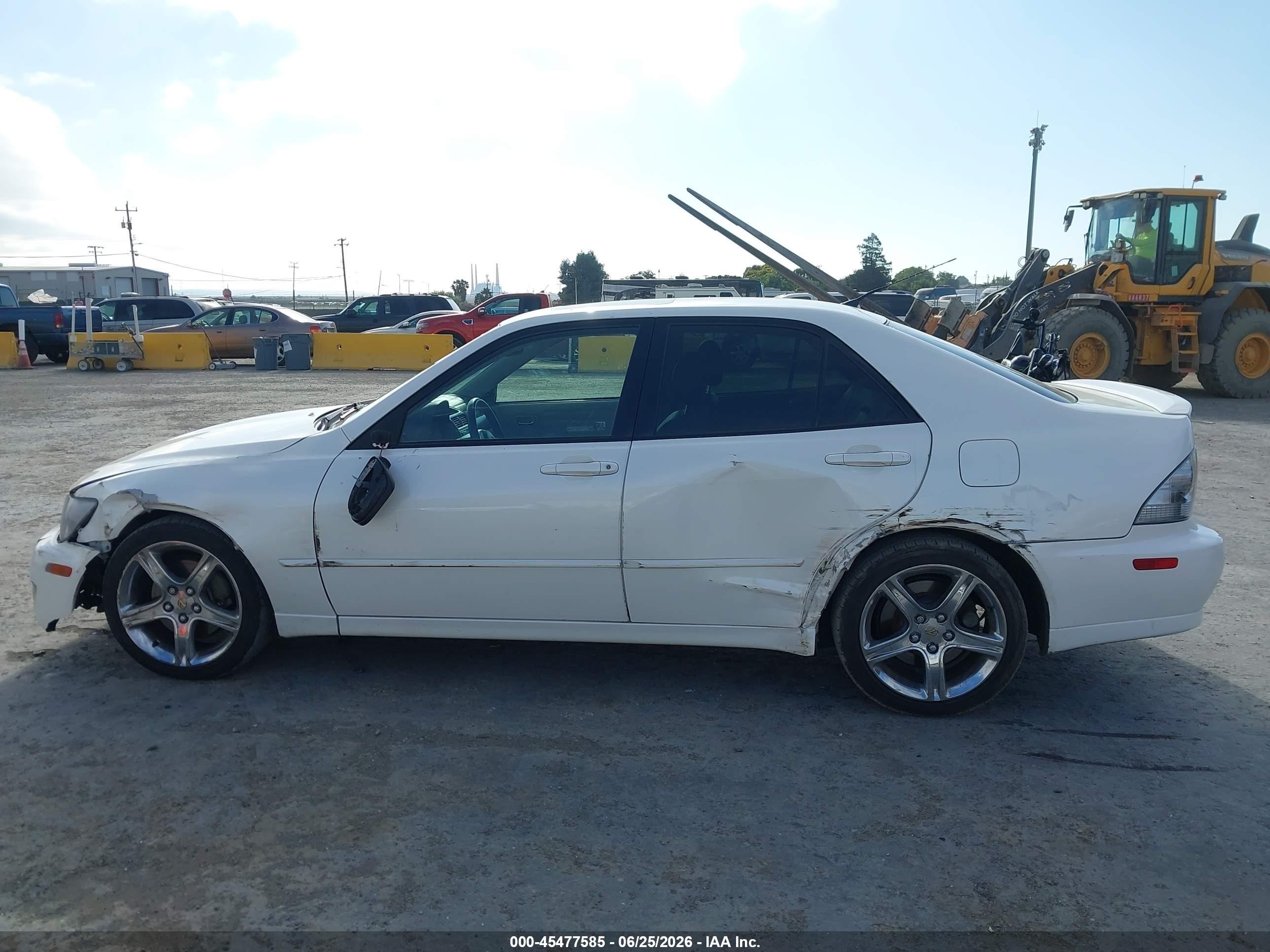 2004 Lexus Is 300   White vin: JTHBD192840085875