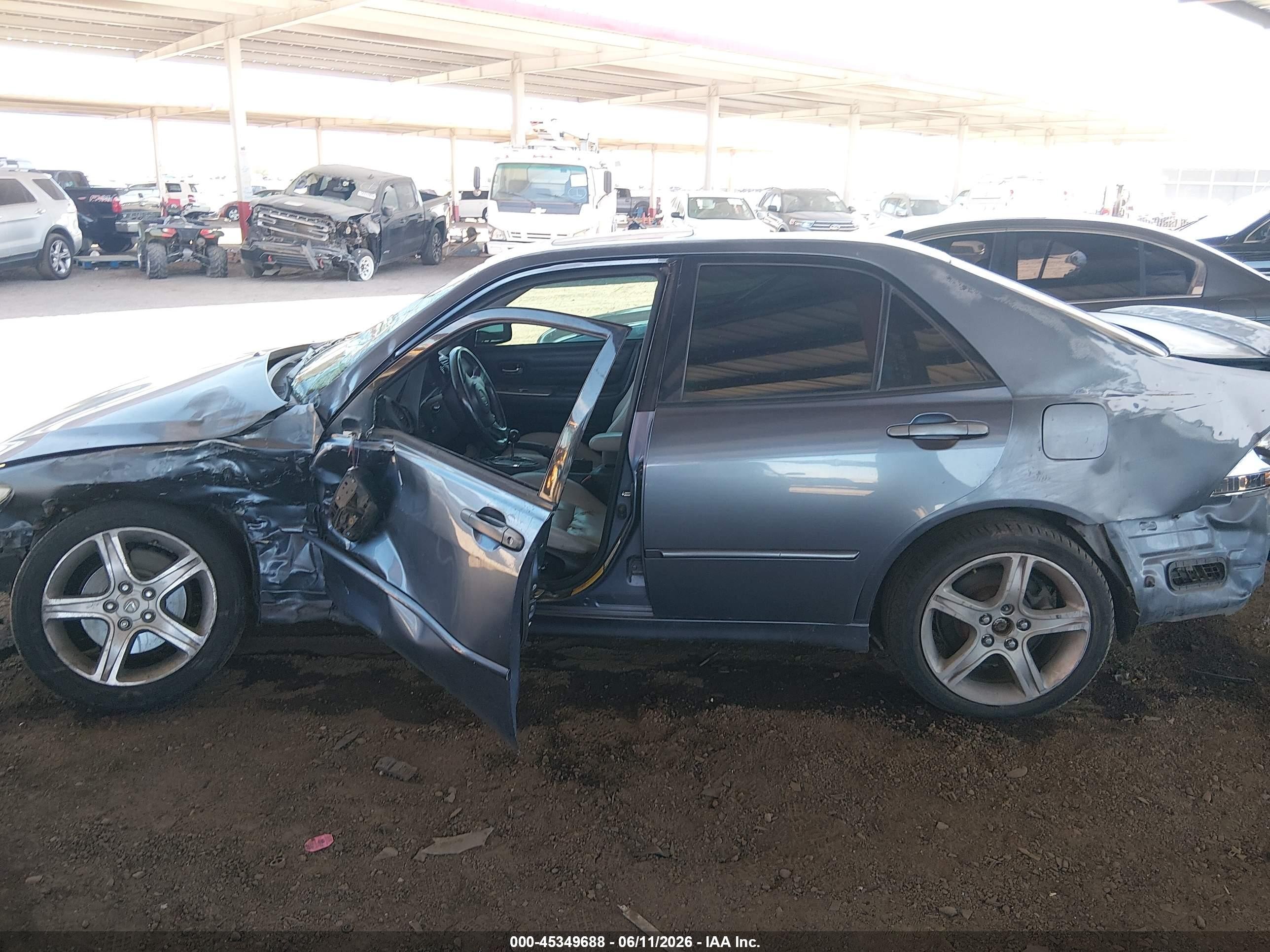 2004 Lexus Is 300   Серый vin: JTHBD192840088873