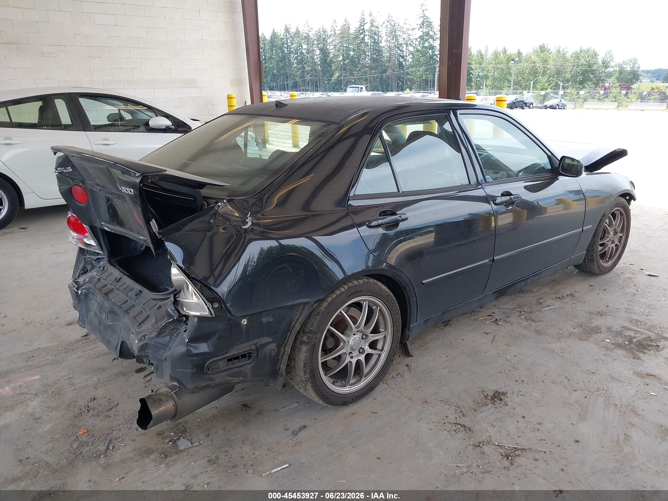 2002 Lexus Is 300   Gray vin: JTHBD192920060450