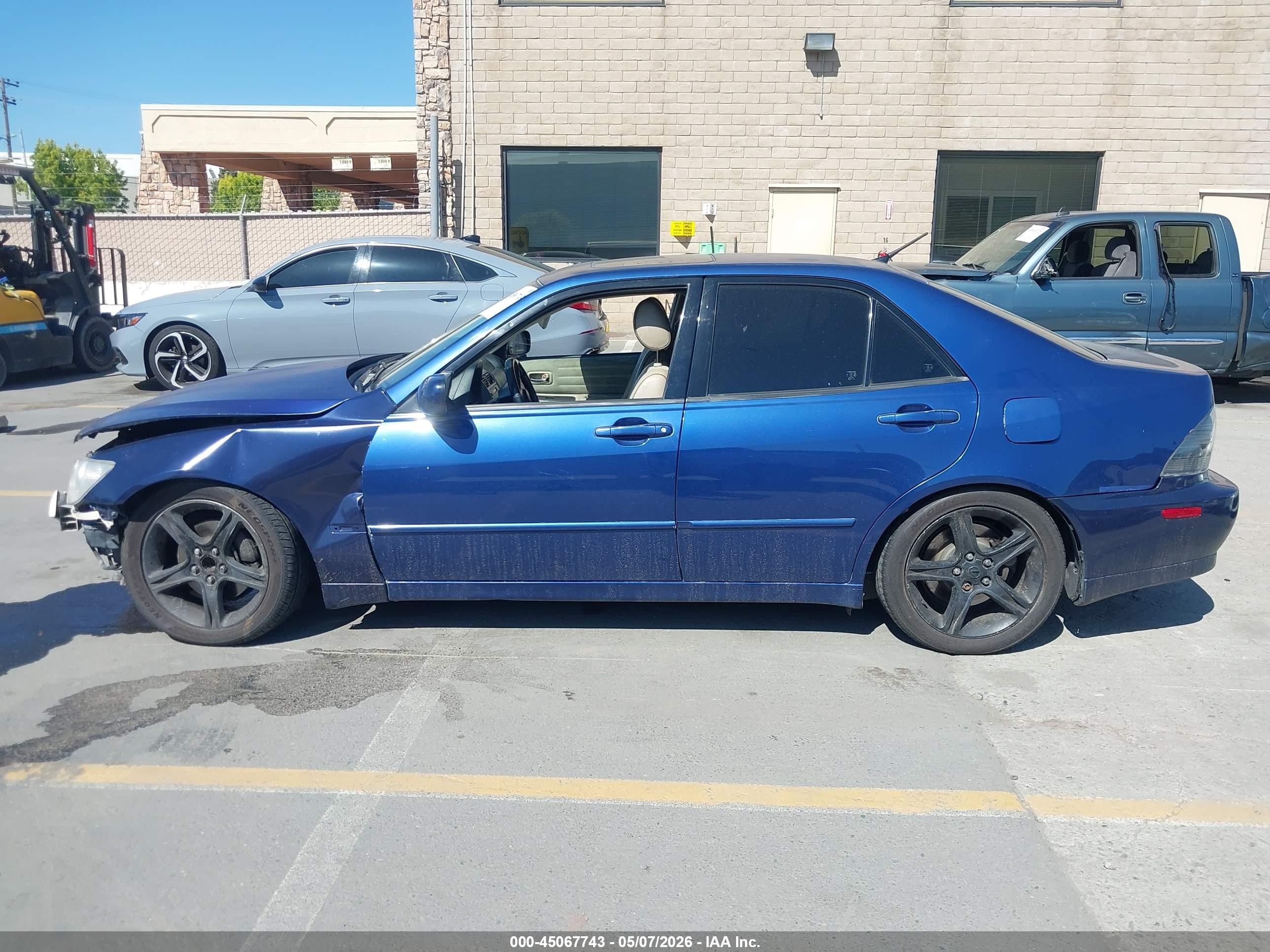 2002 Lexus Is 300   Blue vin: JTHBD192X20054415