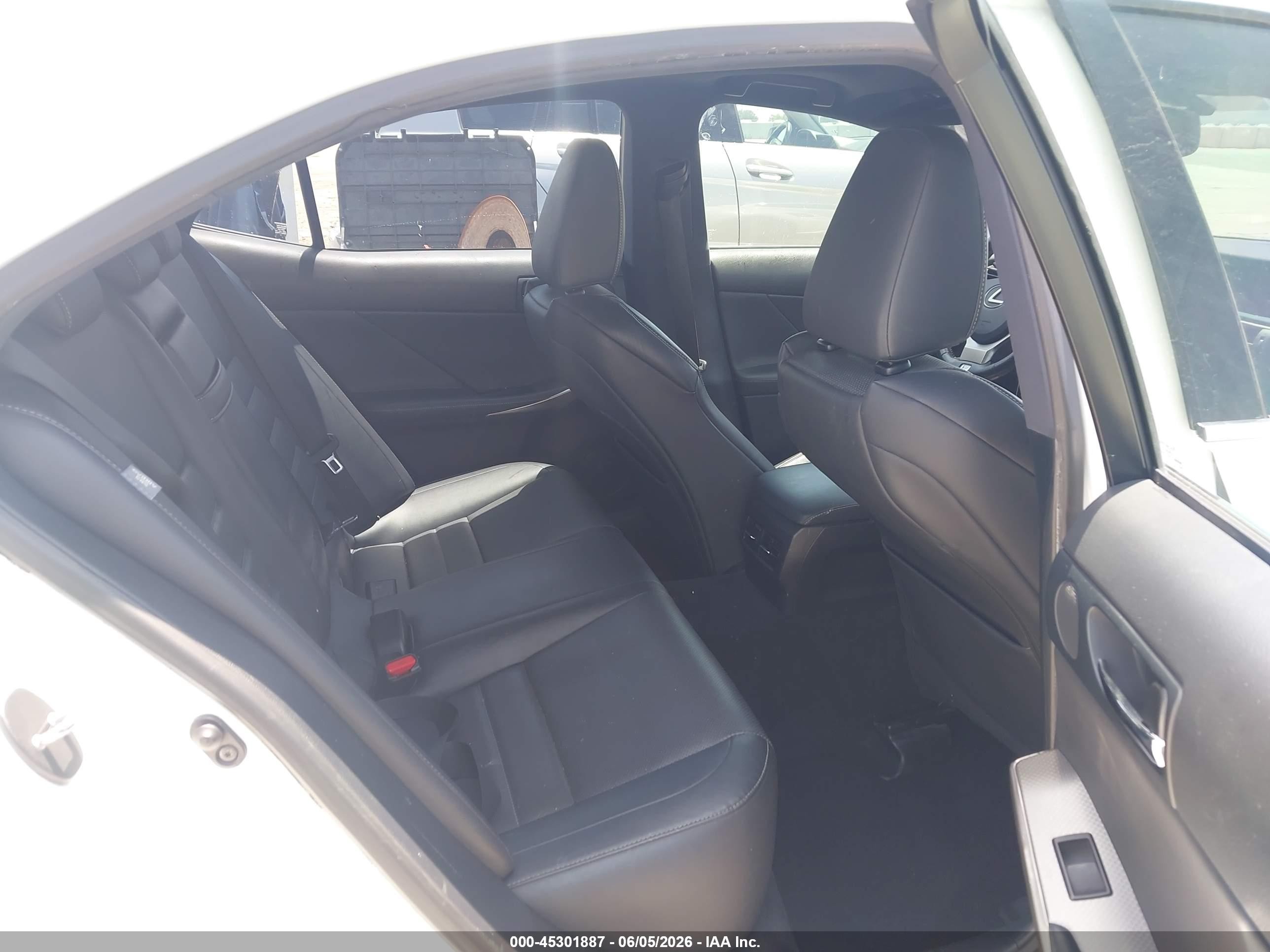 2014 Lexus Is 350   White vin: JTHBE1D27E5001439