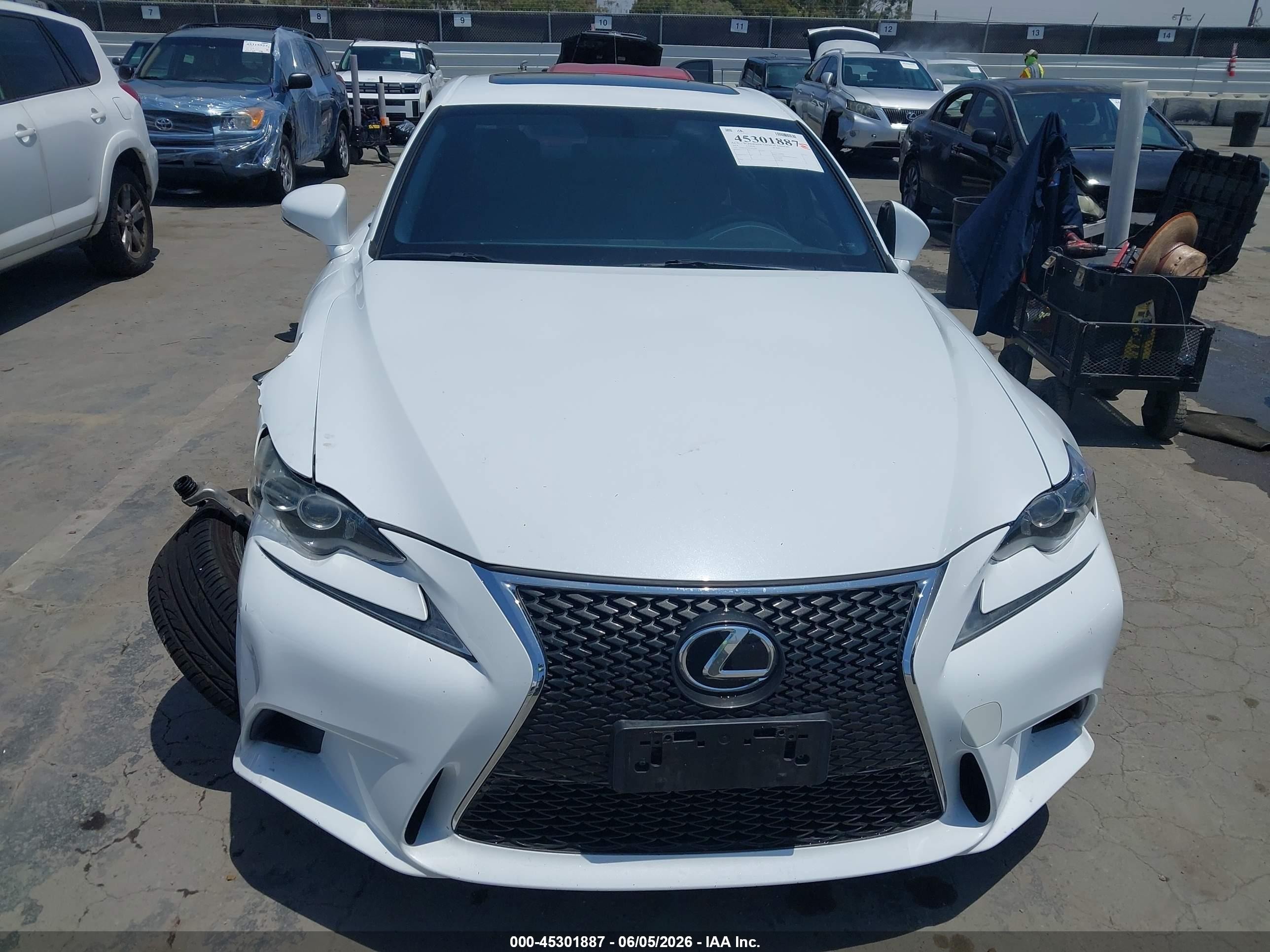 2014 Lexus Is 350   White vin: JTHBE1D27E5001439