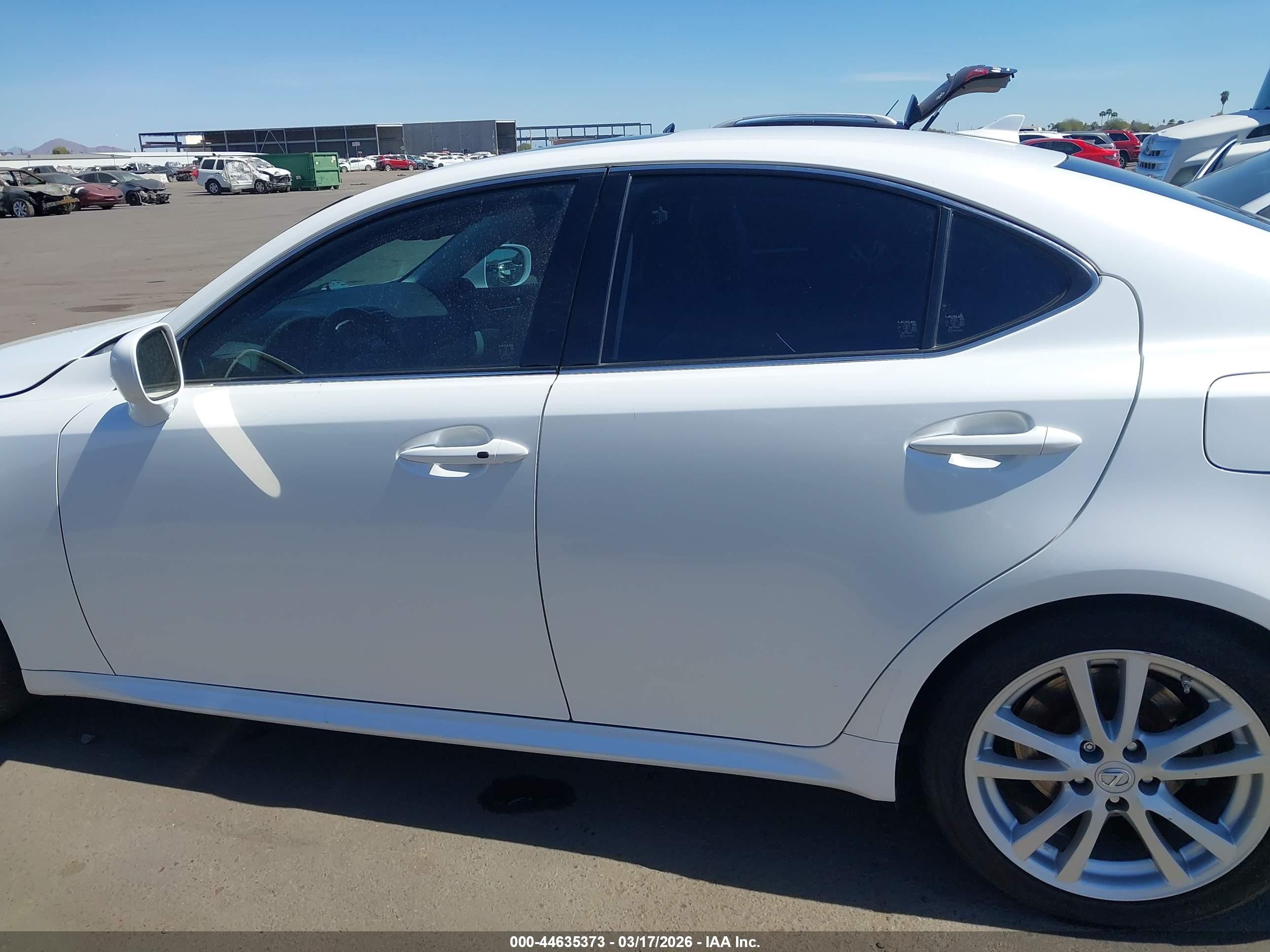 2007 Lexus Is 350   White vin: JTHBE262572010230