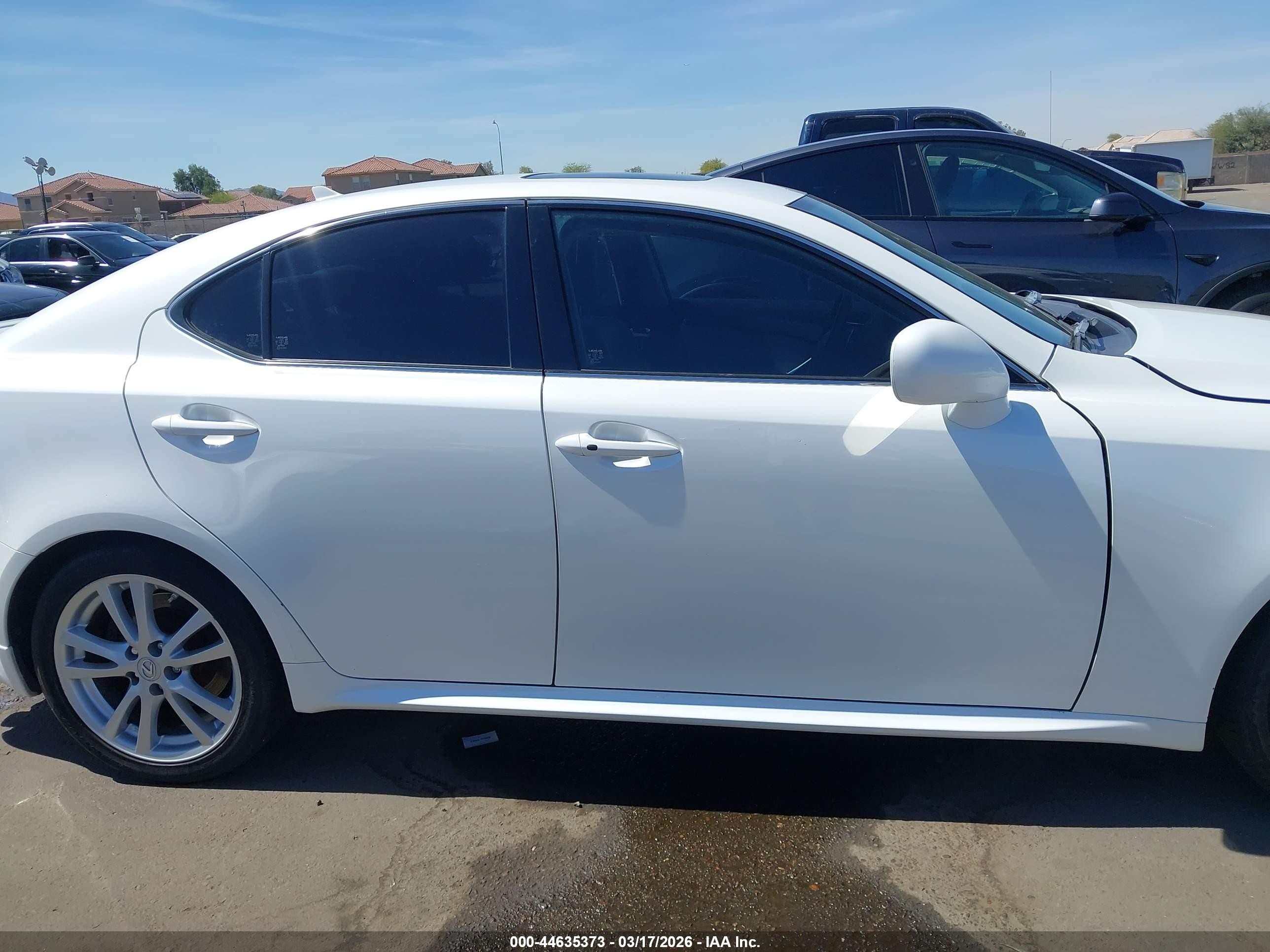 2007 Lexus Is 350   White vin: JTHBE262572010230