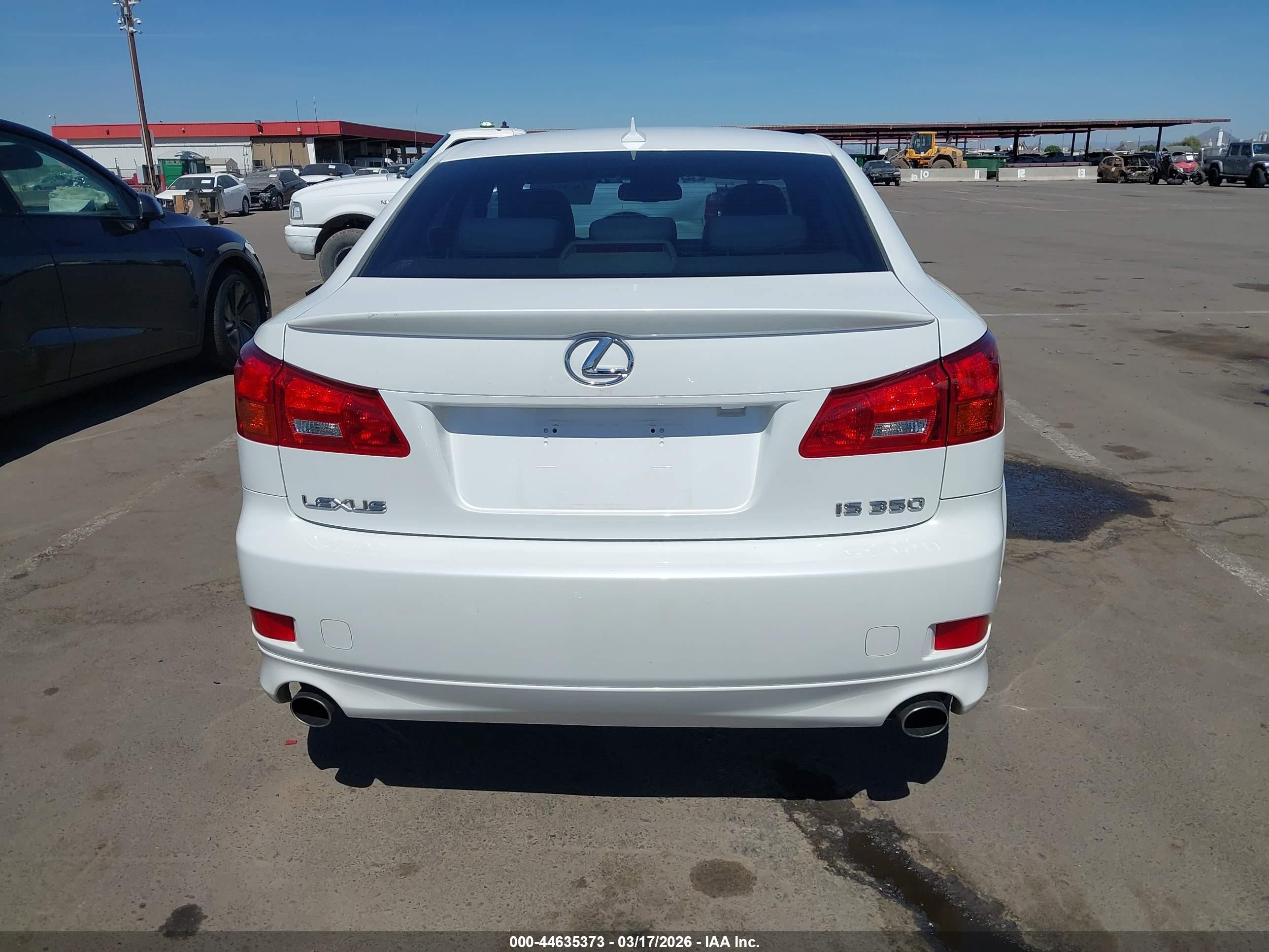 2007 Lexus Is 350   White vin: JTHBE262572010230