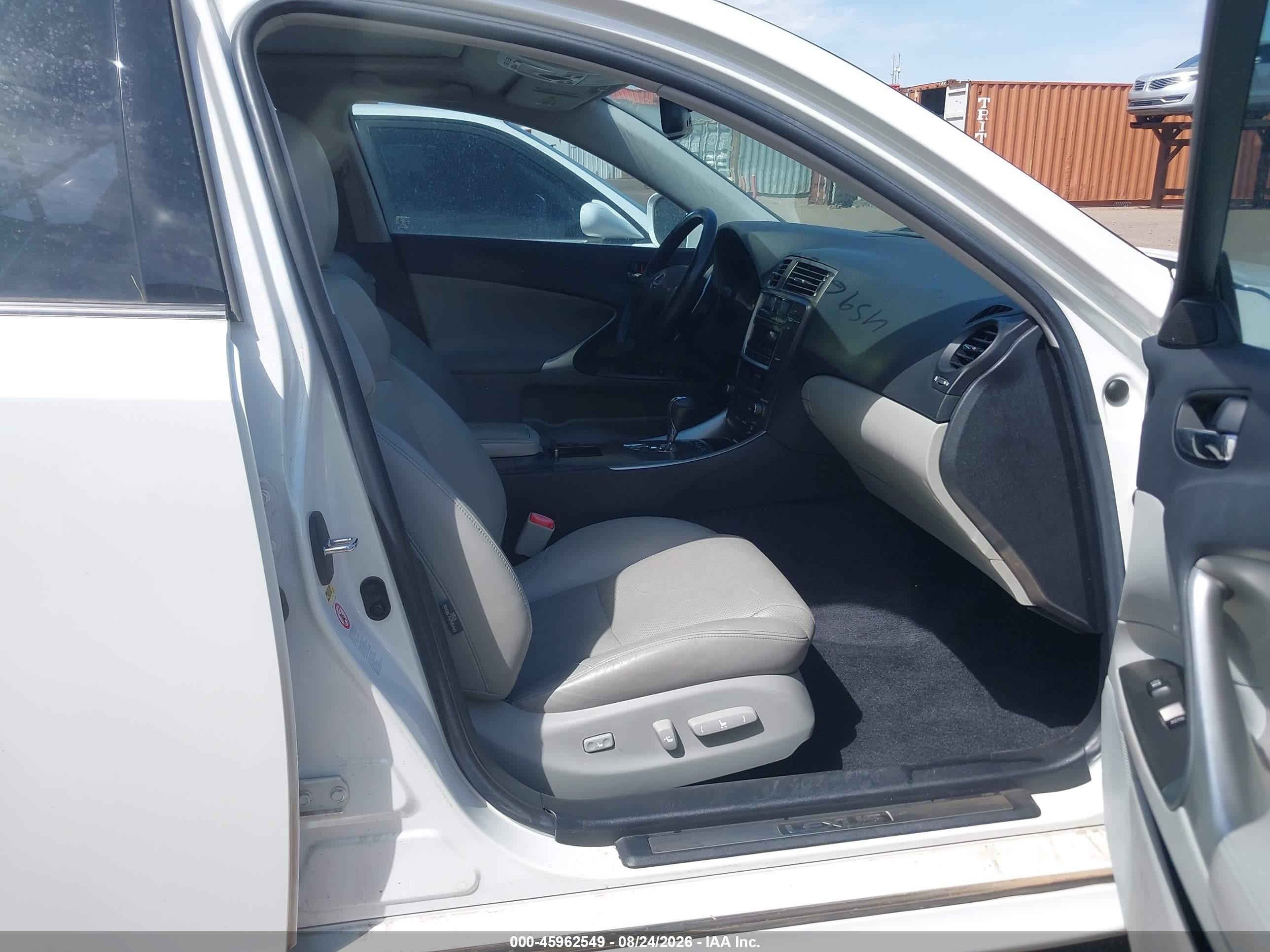 2007 Lexus Is 350   White vin: JTHBE262572010230