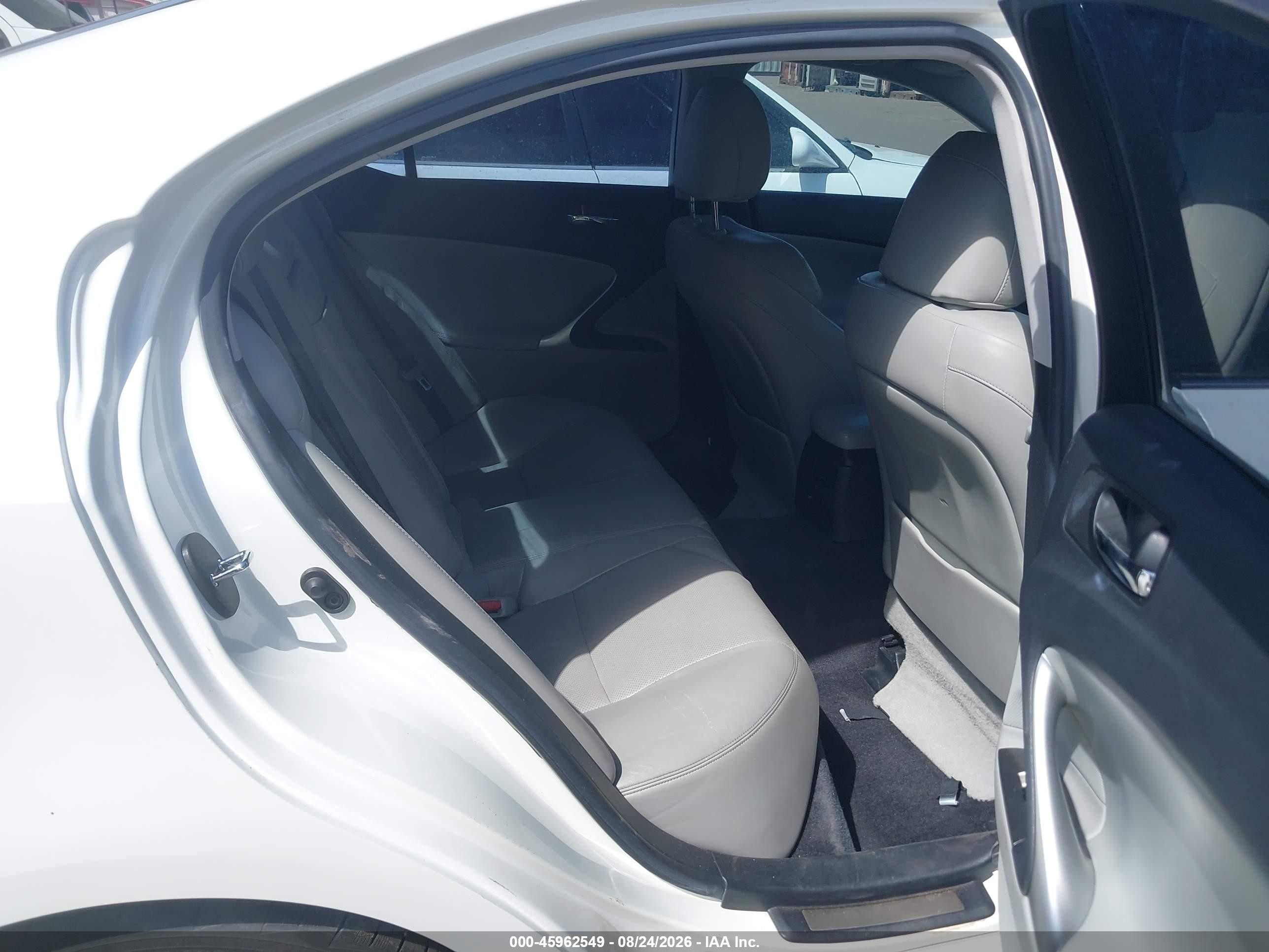 2007 Lexus Is 350   White vin: JTHBE262572010230
