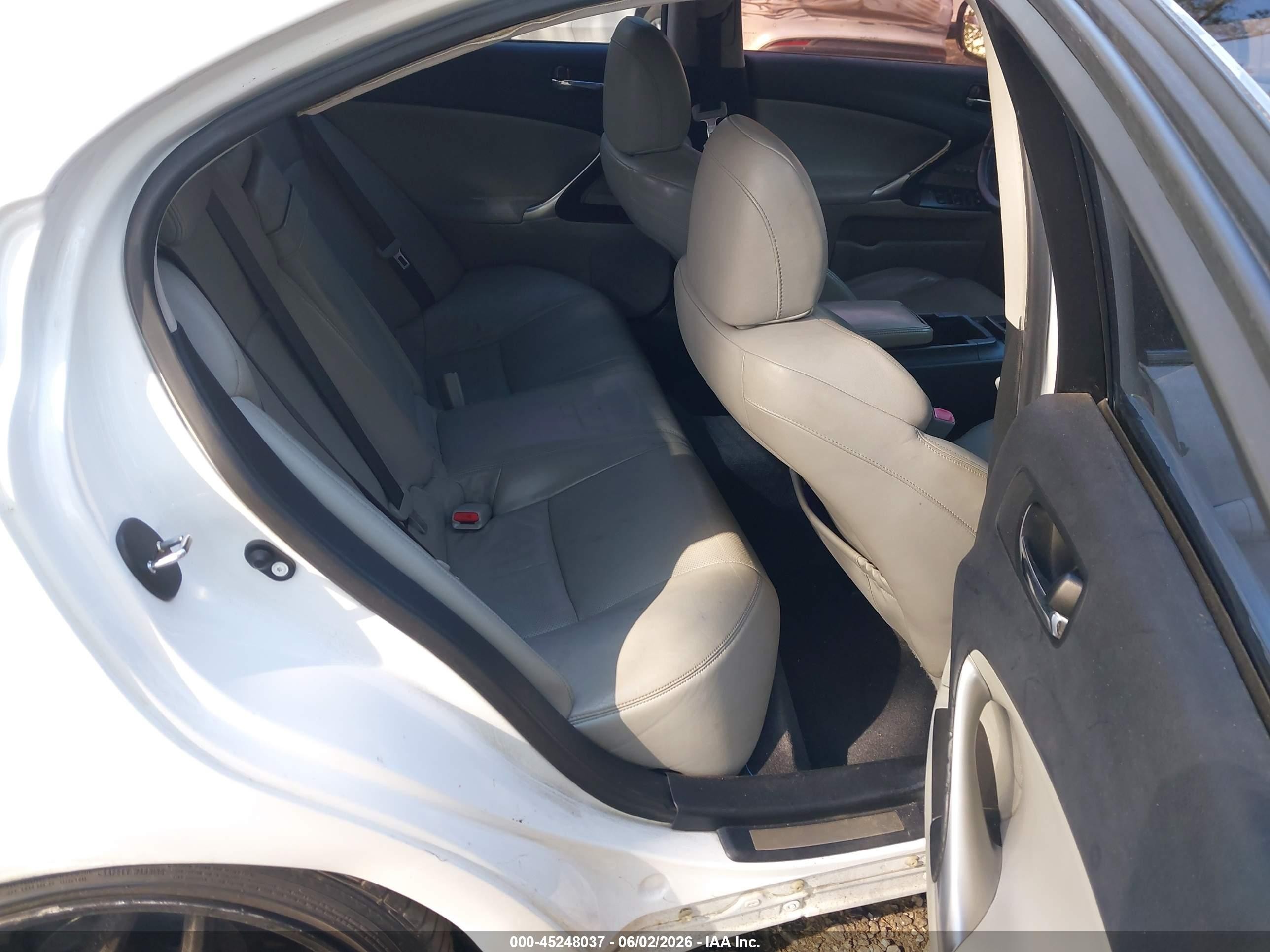 2008 Lexus Is 350   White vin: JTHBE262582014585