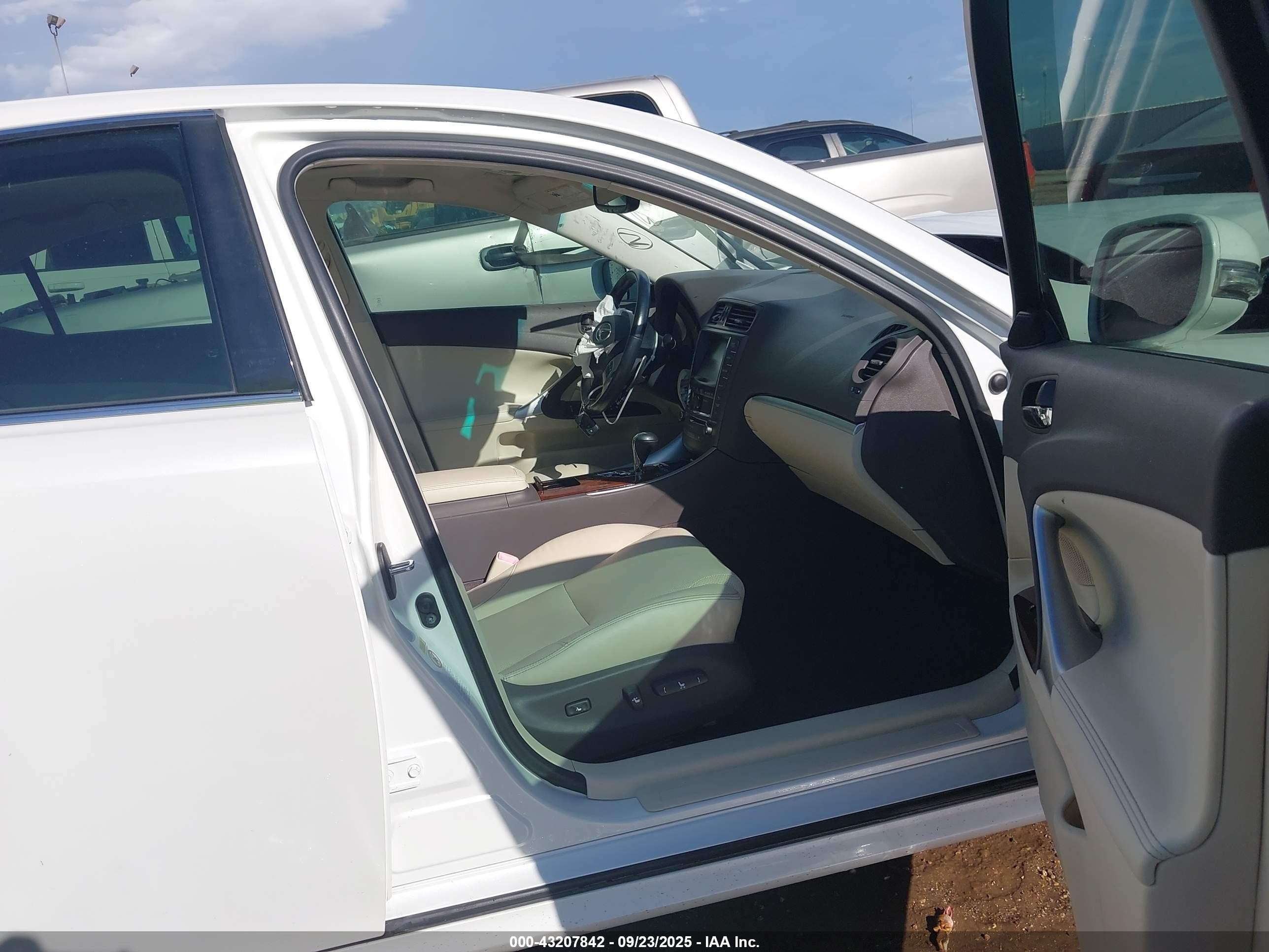 2013 Lexus Is 350   White vin: JTHBE5C22D5031519