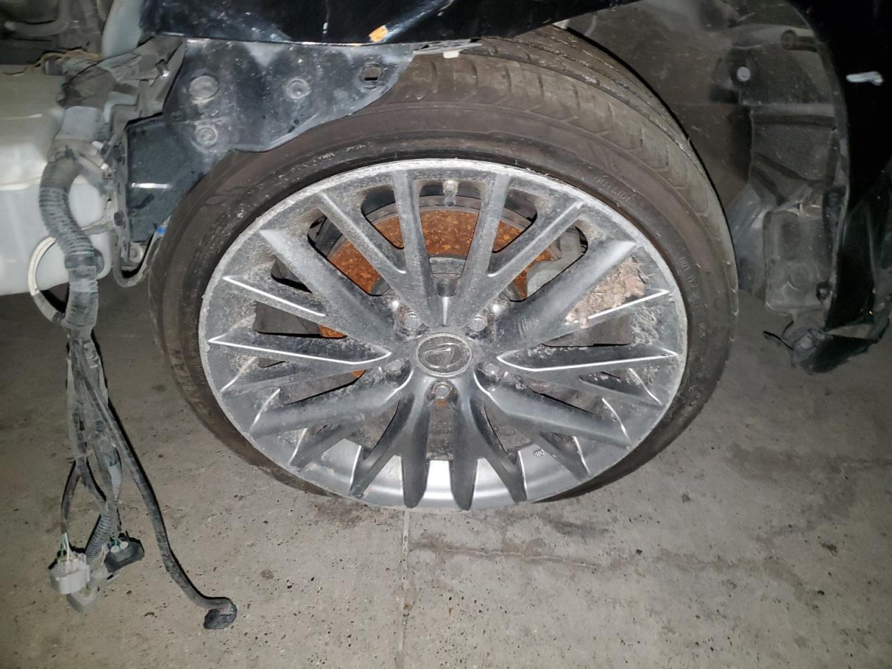 2015 Lexus Is 250 Черный vin: JTHBF1D20F5045748 Damage: Left Front Tire, Cut, Replacement Required