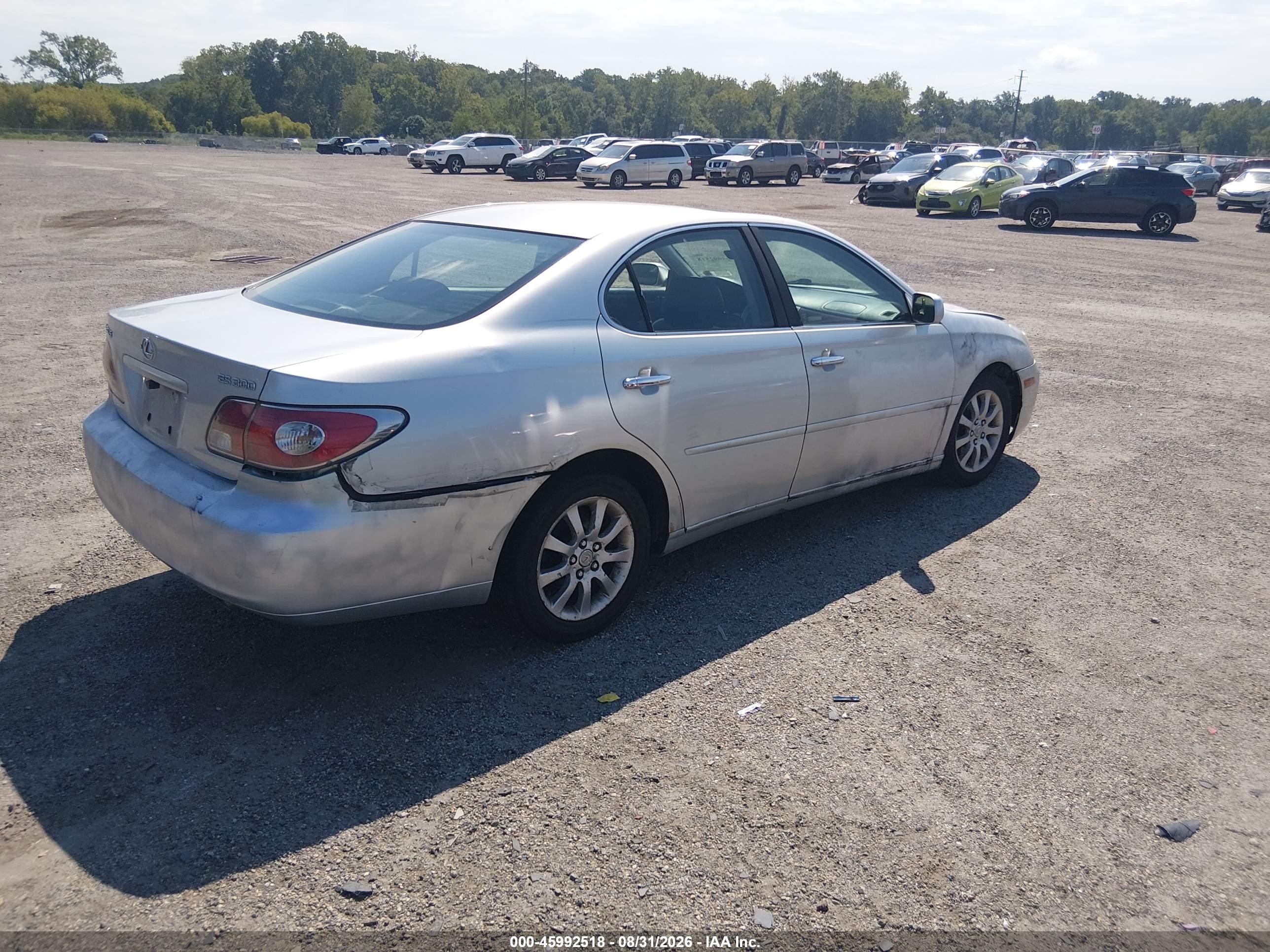 2002 Lexus Es 300   Silver vin: JTHBF30G020021082