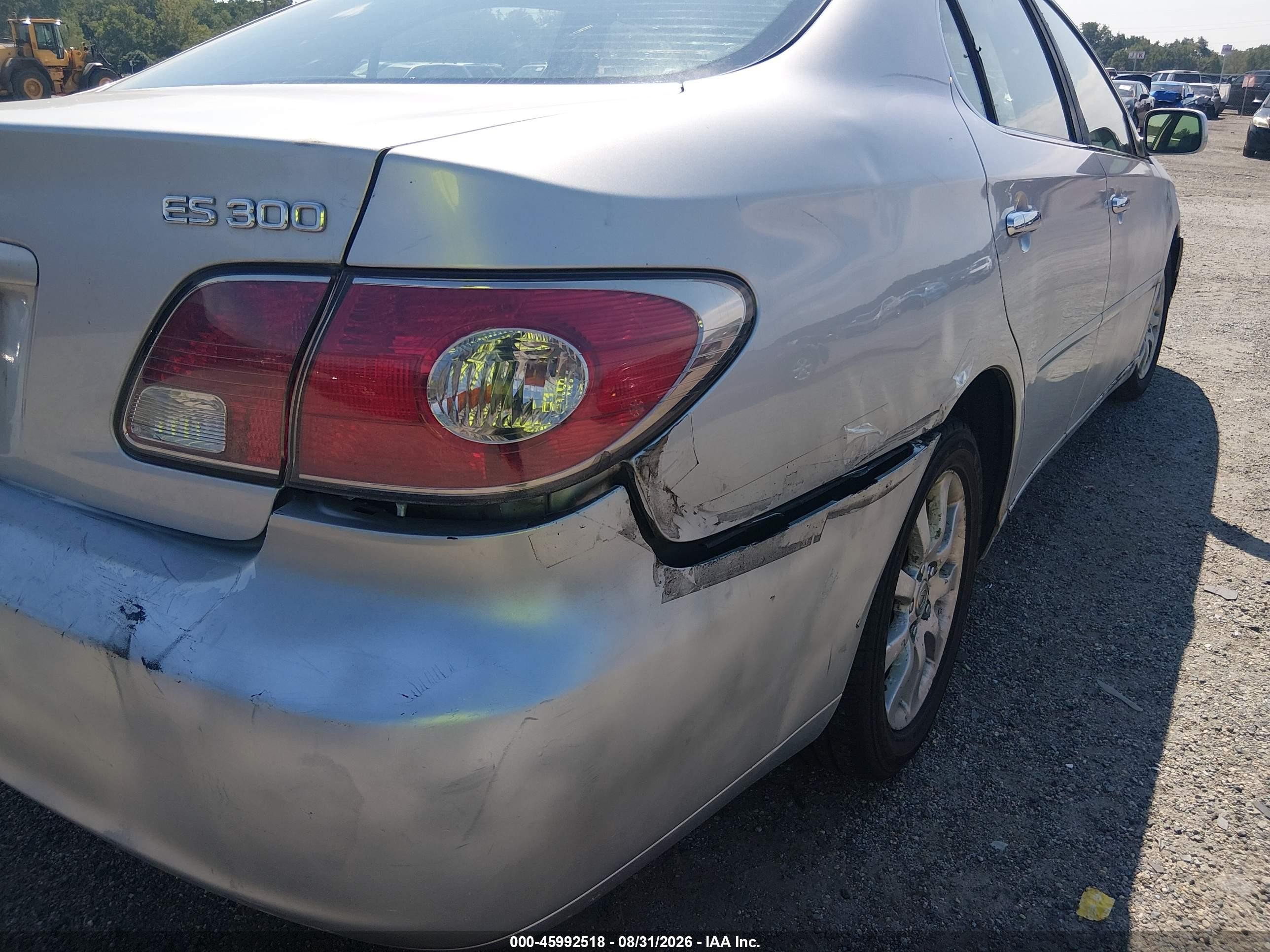 2002 Lexus Es 300   Silver vin: JTHBF30G020021082