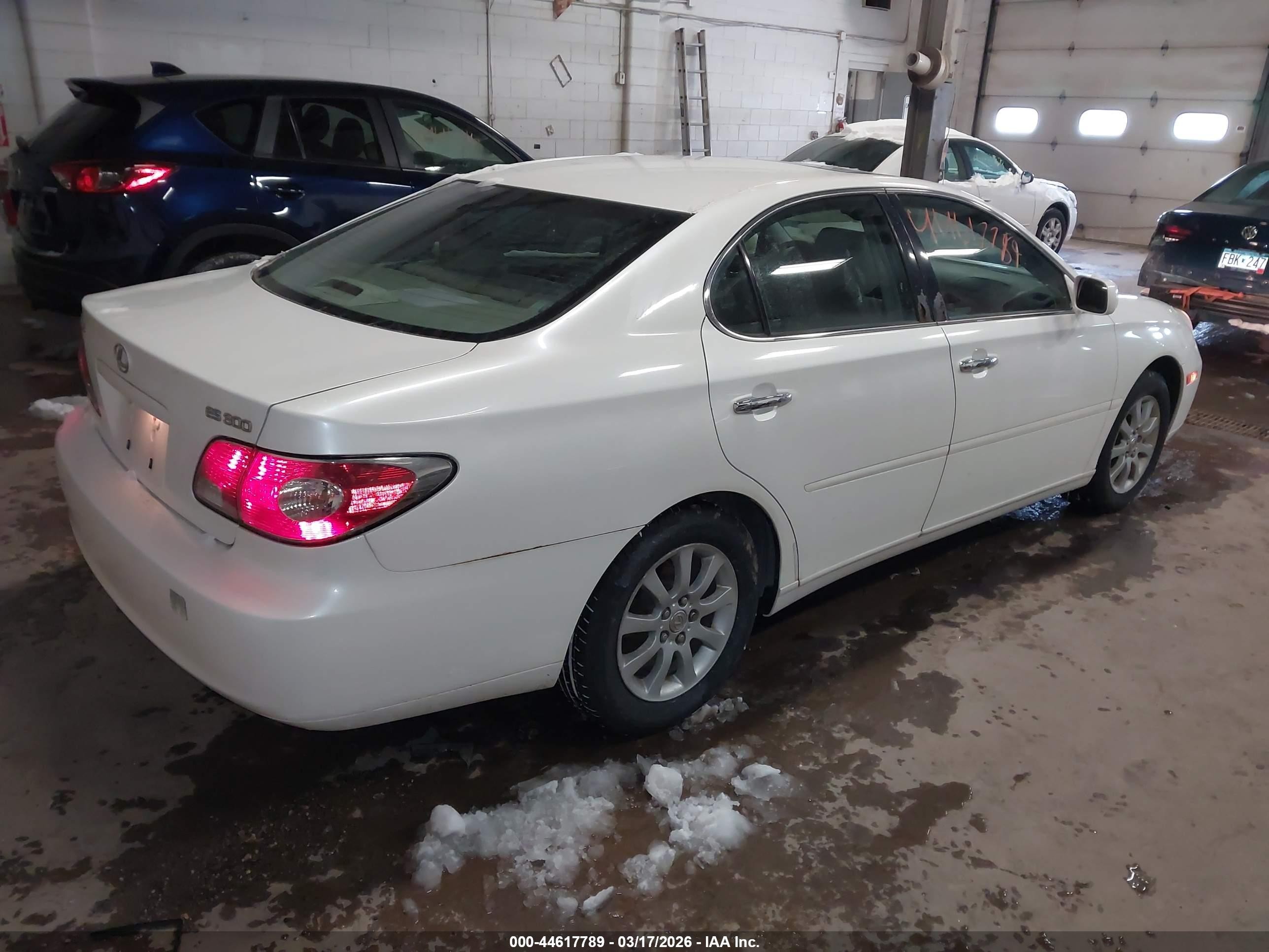 2002 Lexus Es 300   Белый vin: JTHBF30G020029053