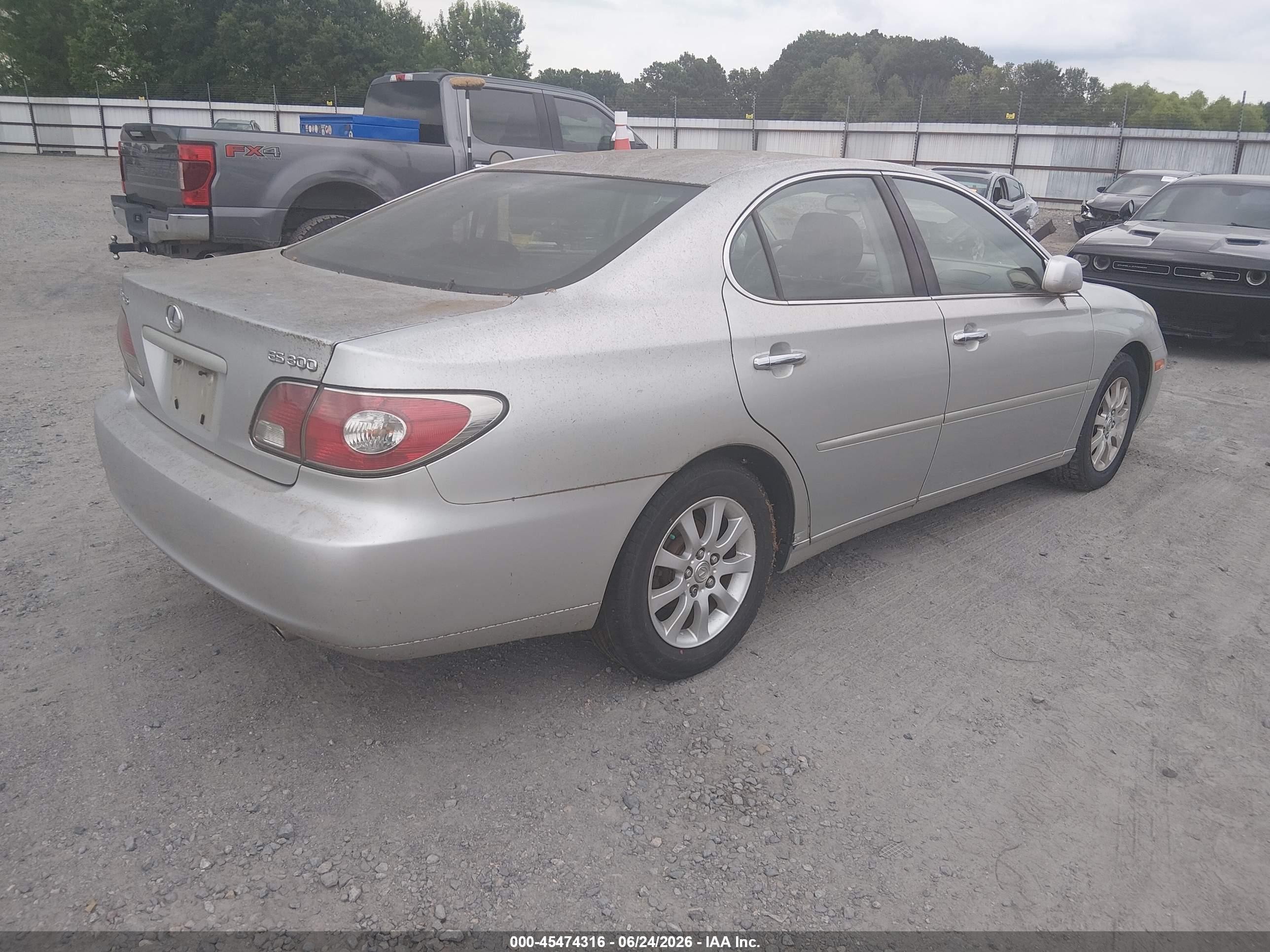 2002 Lexus Es 300   Silver vin: JTHBF30G020044300