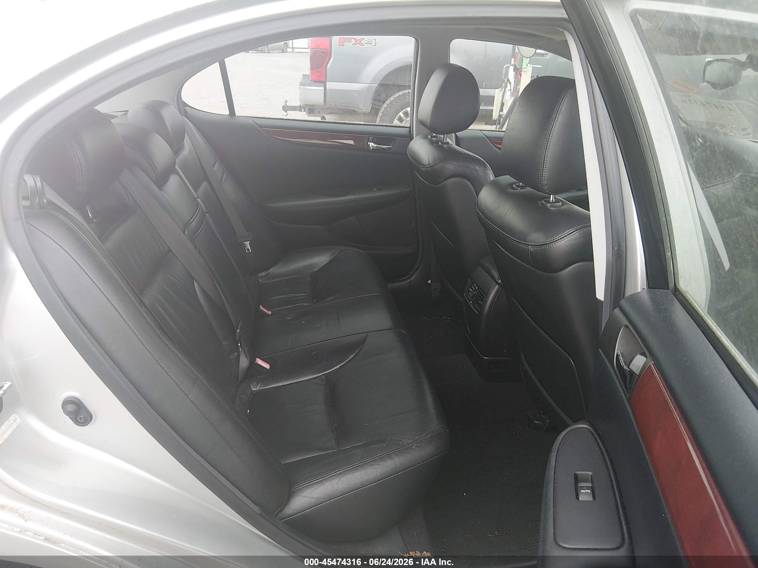 2002 Lexus Es 300   Silver vin: JTHBF30G020044300