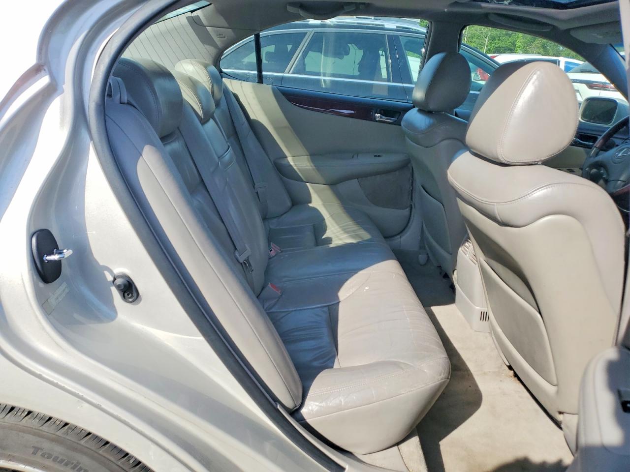 2002 Lexus Es 300 Beige vin: JTHBF30G120009751