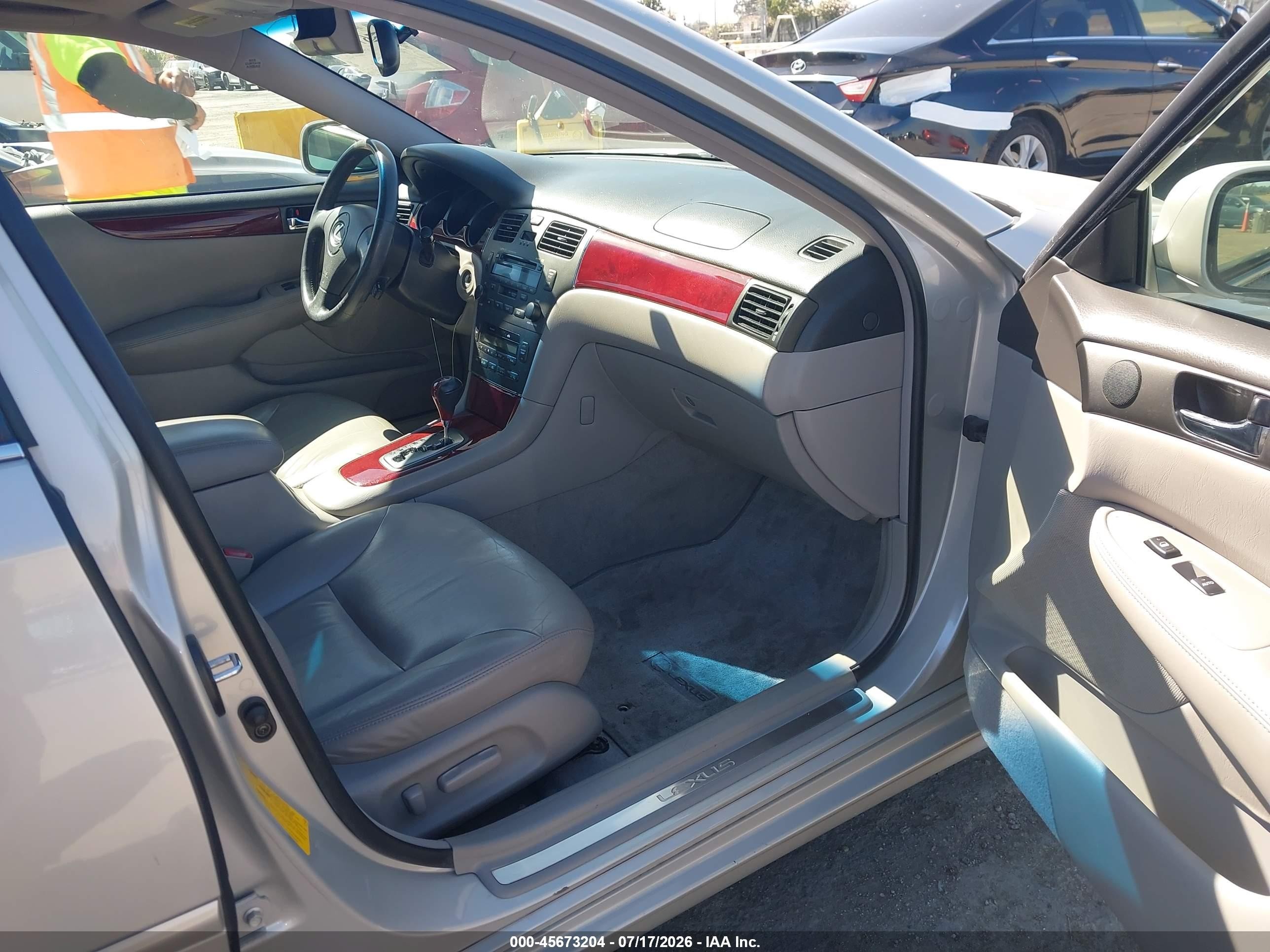 2002 Lexus Es 300   Серый vin: JTHBF30G120081565