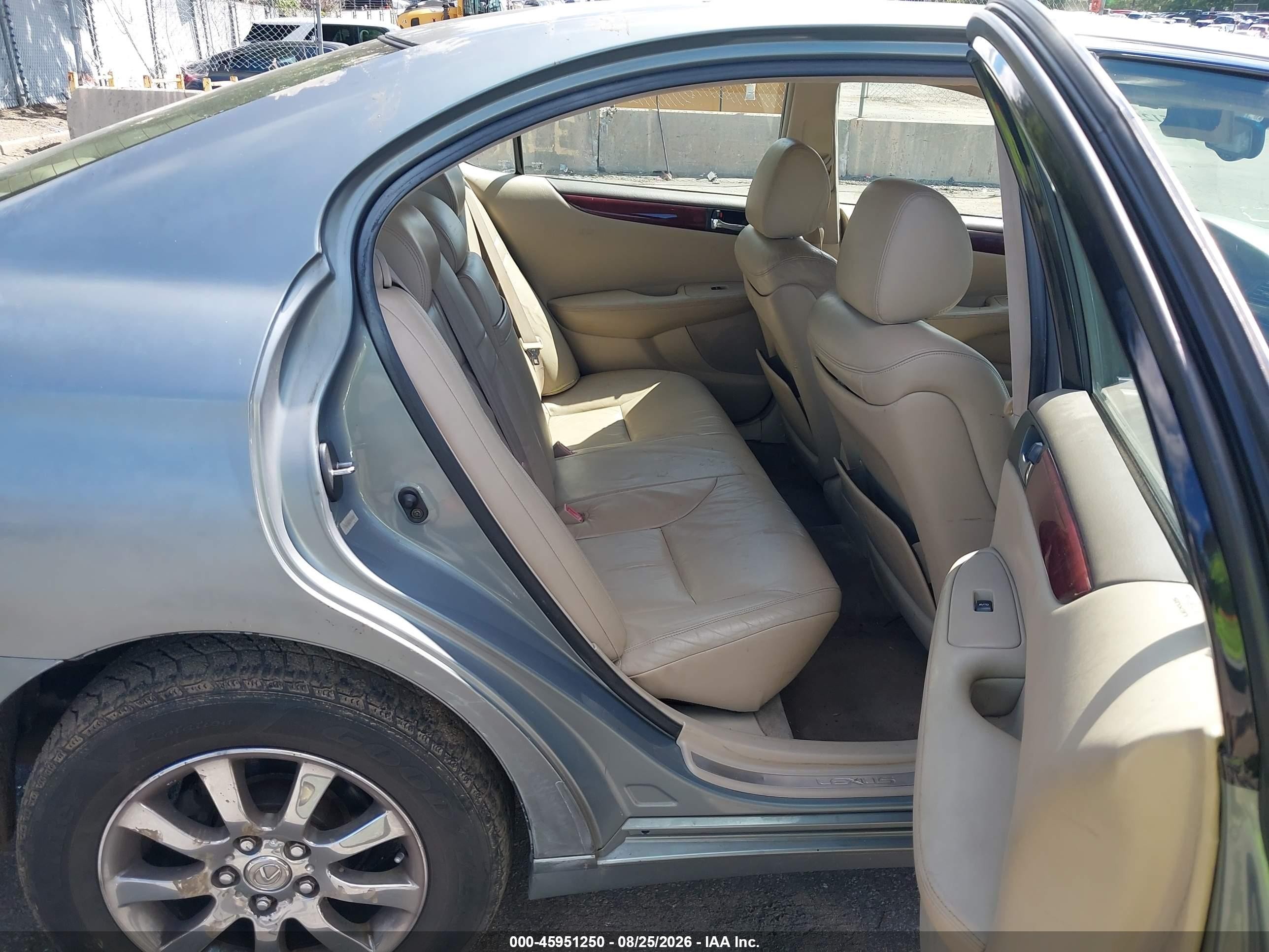 2003 Lexus Es 300   Silver vin: JTHBF30G130090722