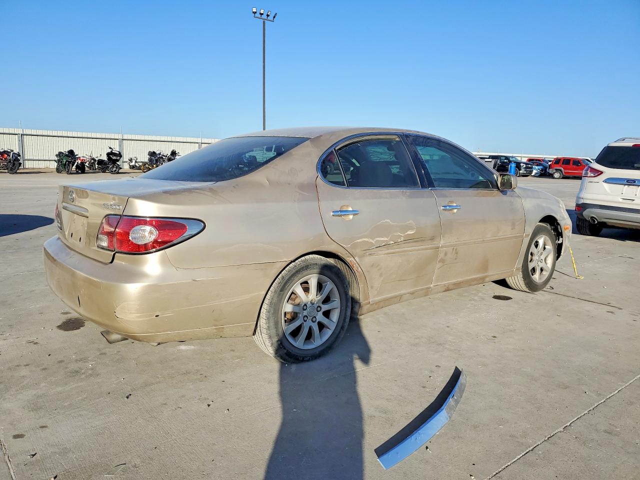 2003 Lexus Es 300 Base Gold vin: JTHBF30G130092468
