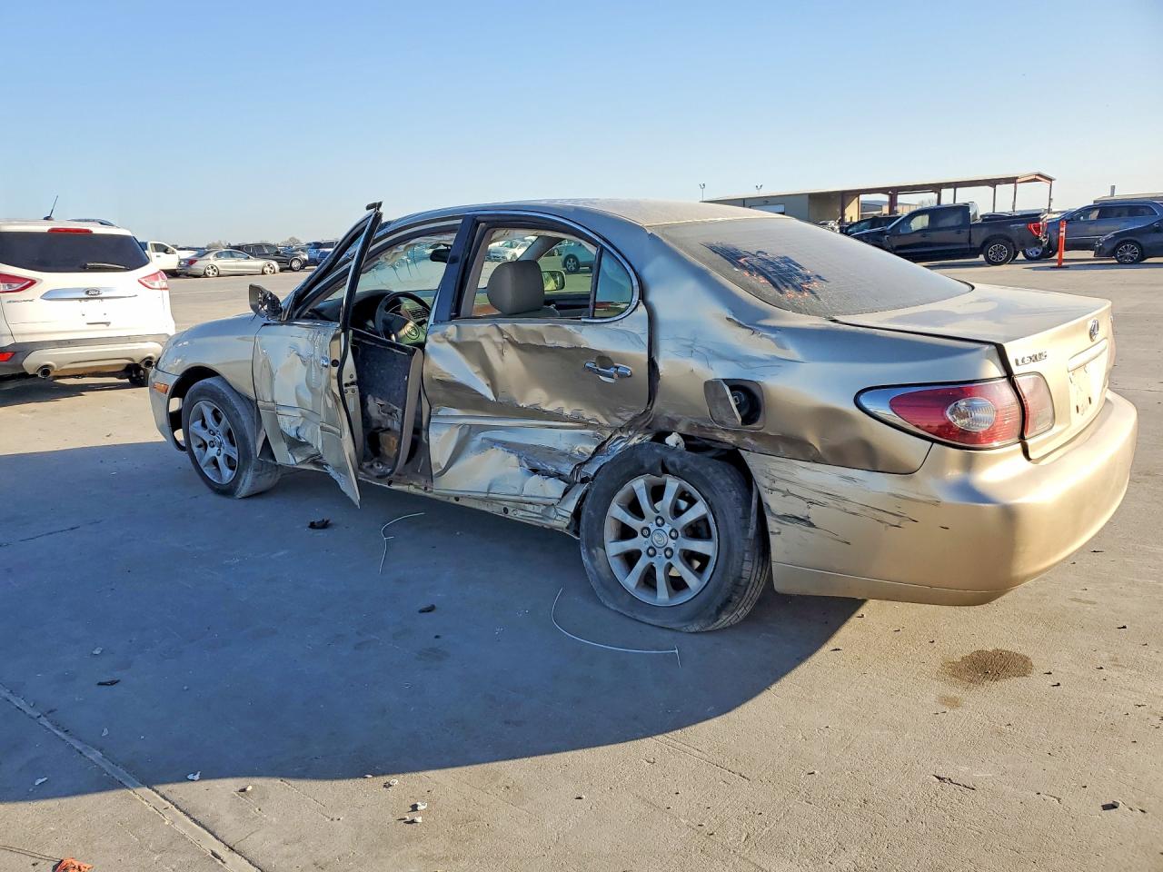2003 Lexus Es 300 Base Gold vin: JTHBF30G130092468
