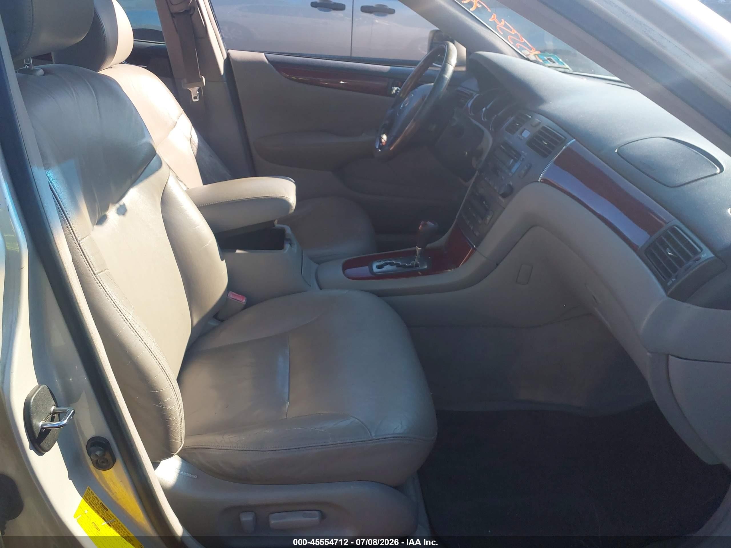 2002 Lexus Es 300   Silver vin: JTHBF30G220031080