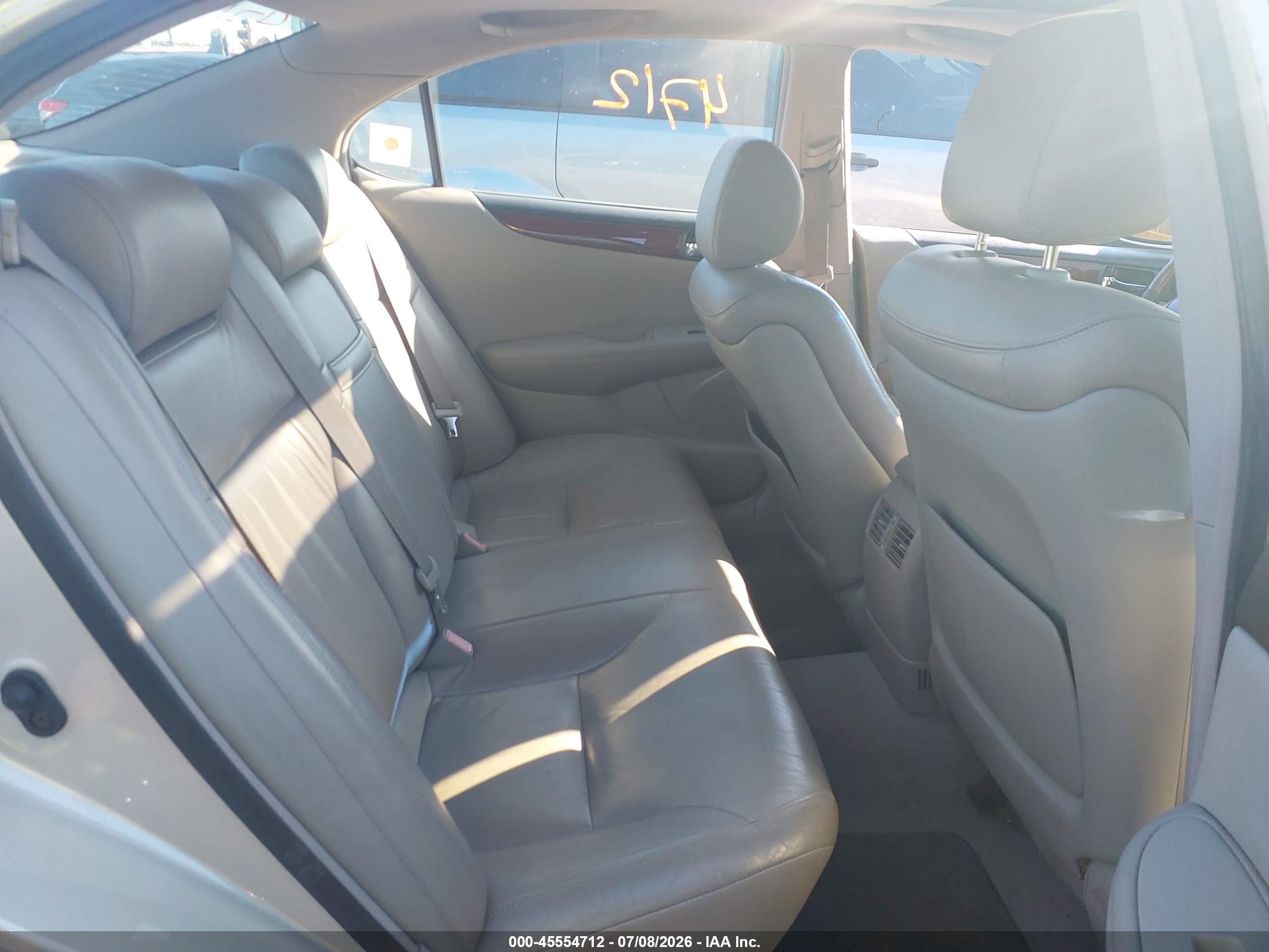 2002 Lexus Es 300   Silver vin: JTHBF30G220031080
