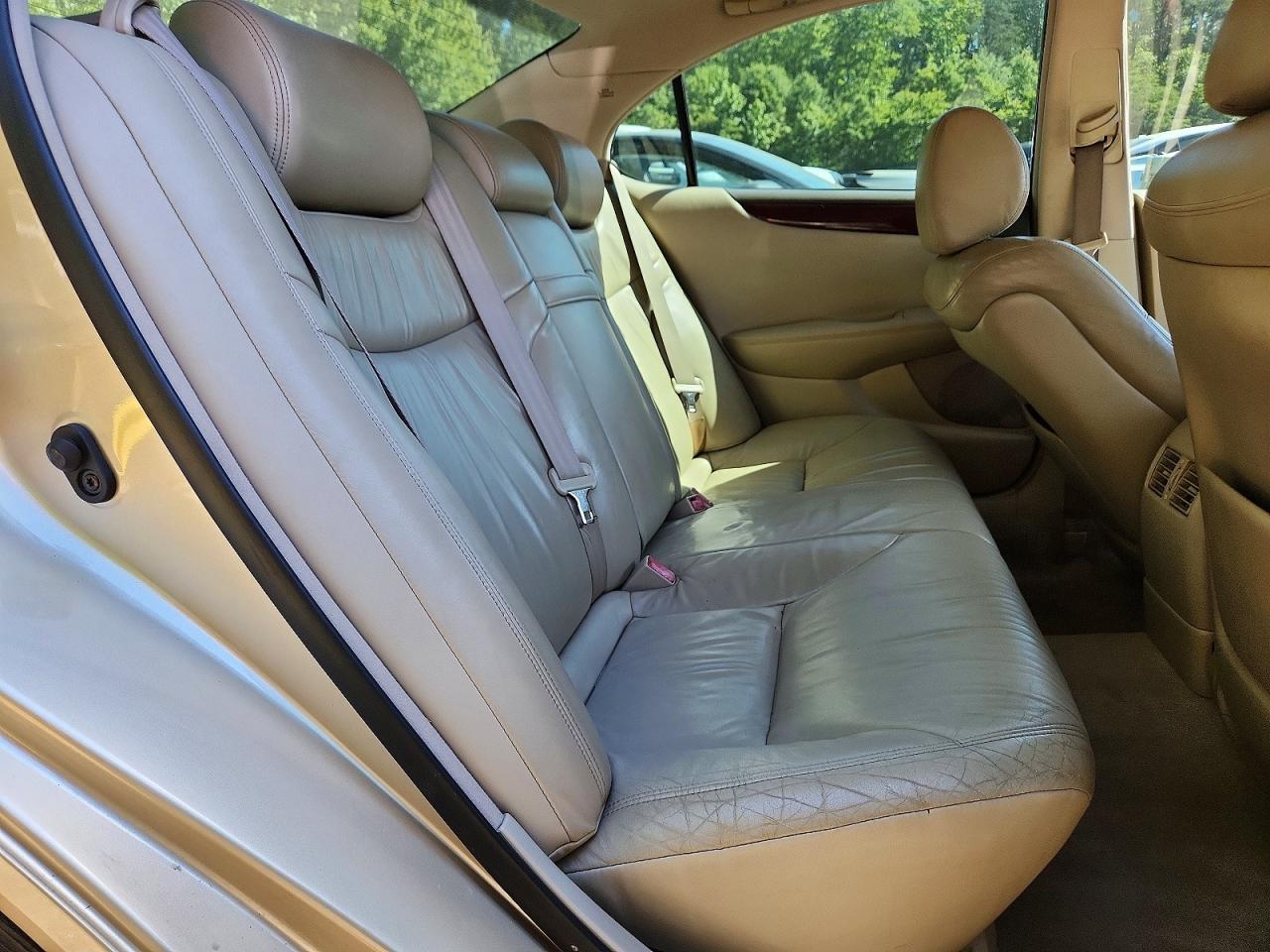 2002 Lexus Es 300 Gold vin: JTHBF30G220060935