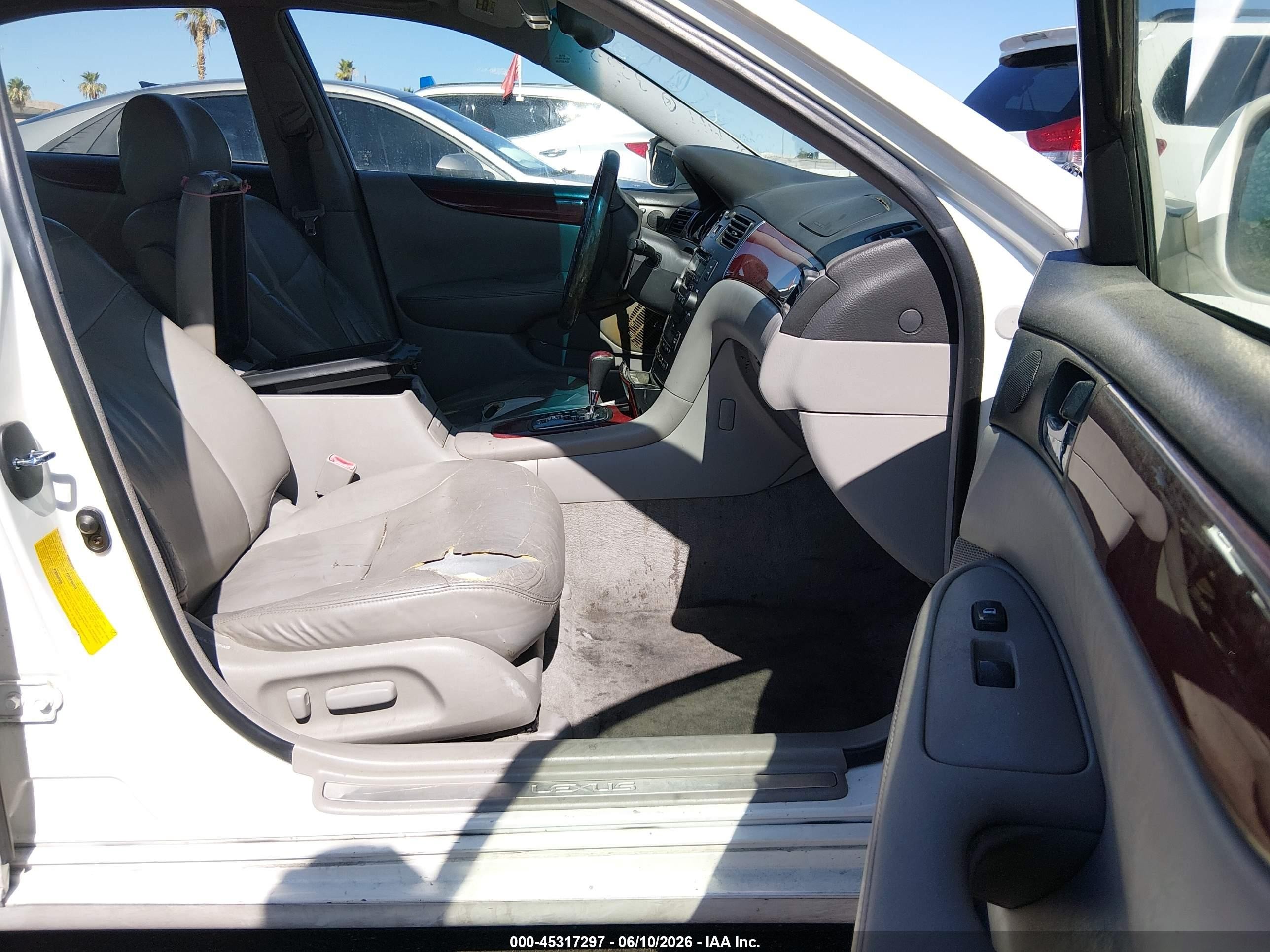 2003 Lexus Es 300   White vin: JTHBF30G230088784