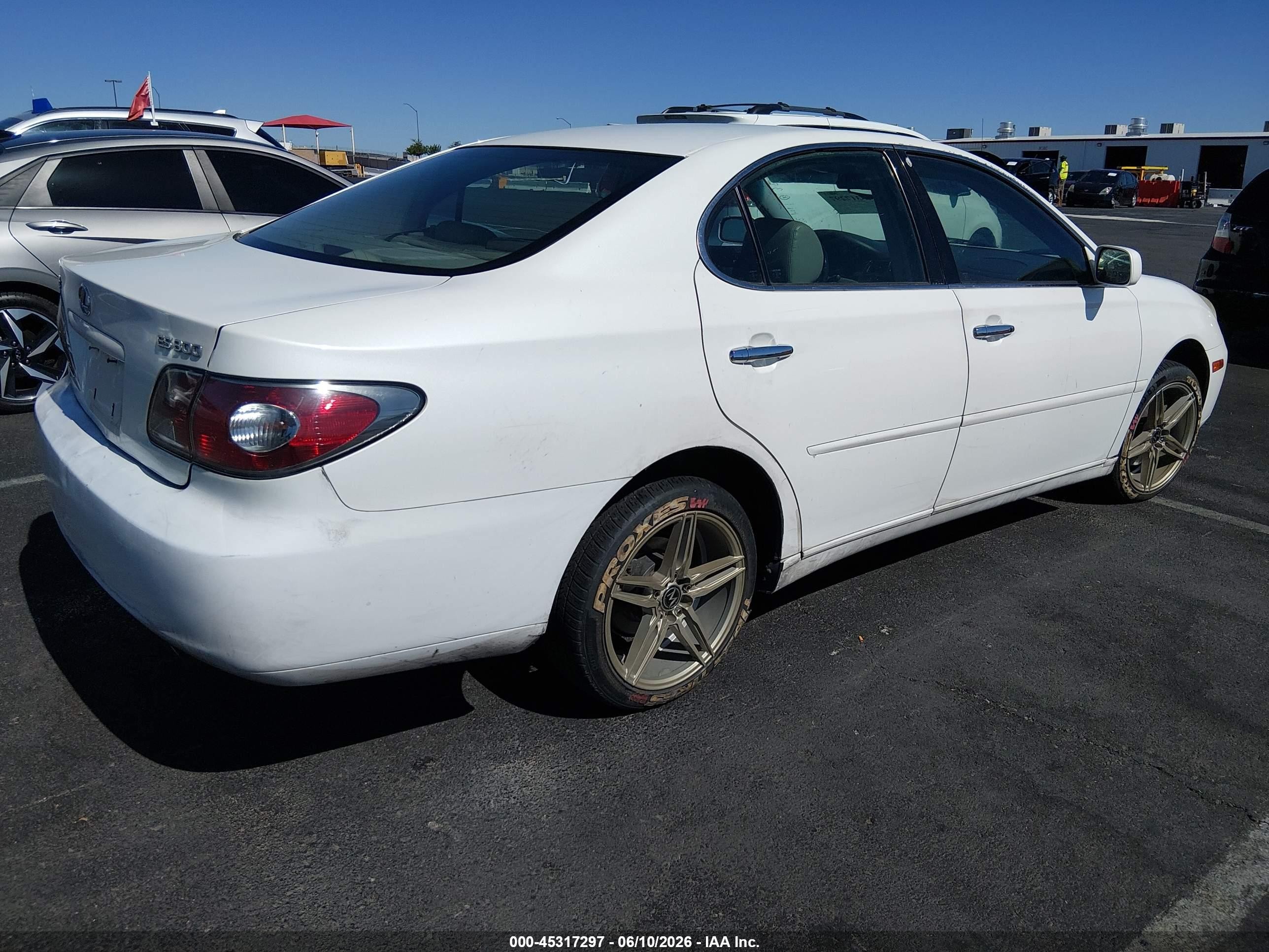 2003 Lexus Es 300   White vin: JTHBF30G230088784
