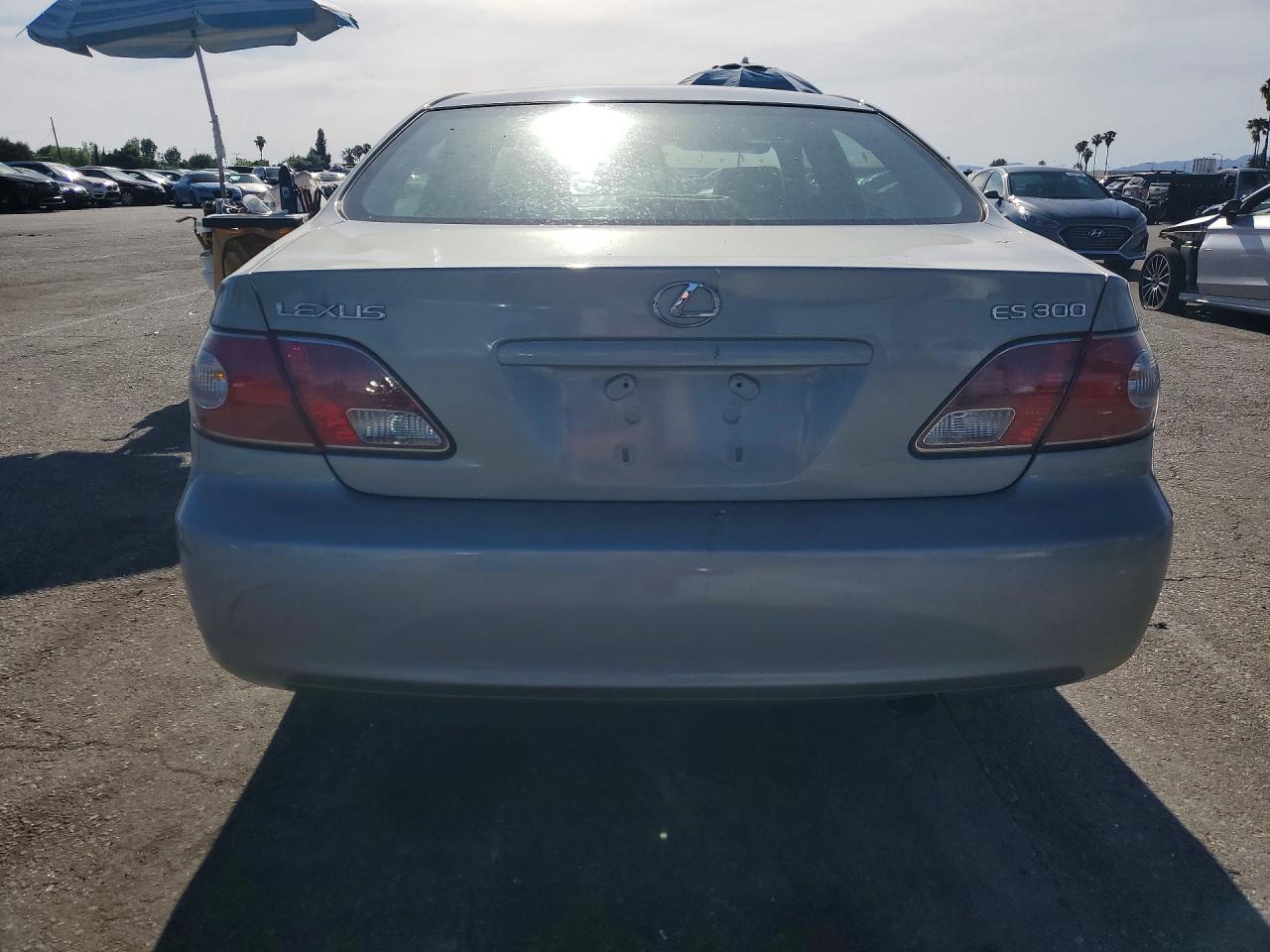 2002 Lexus Es 300 Silver vin: JTHBF30G320080031