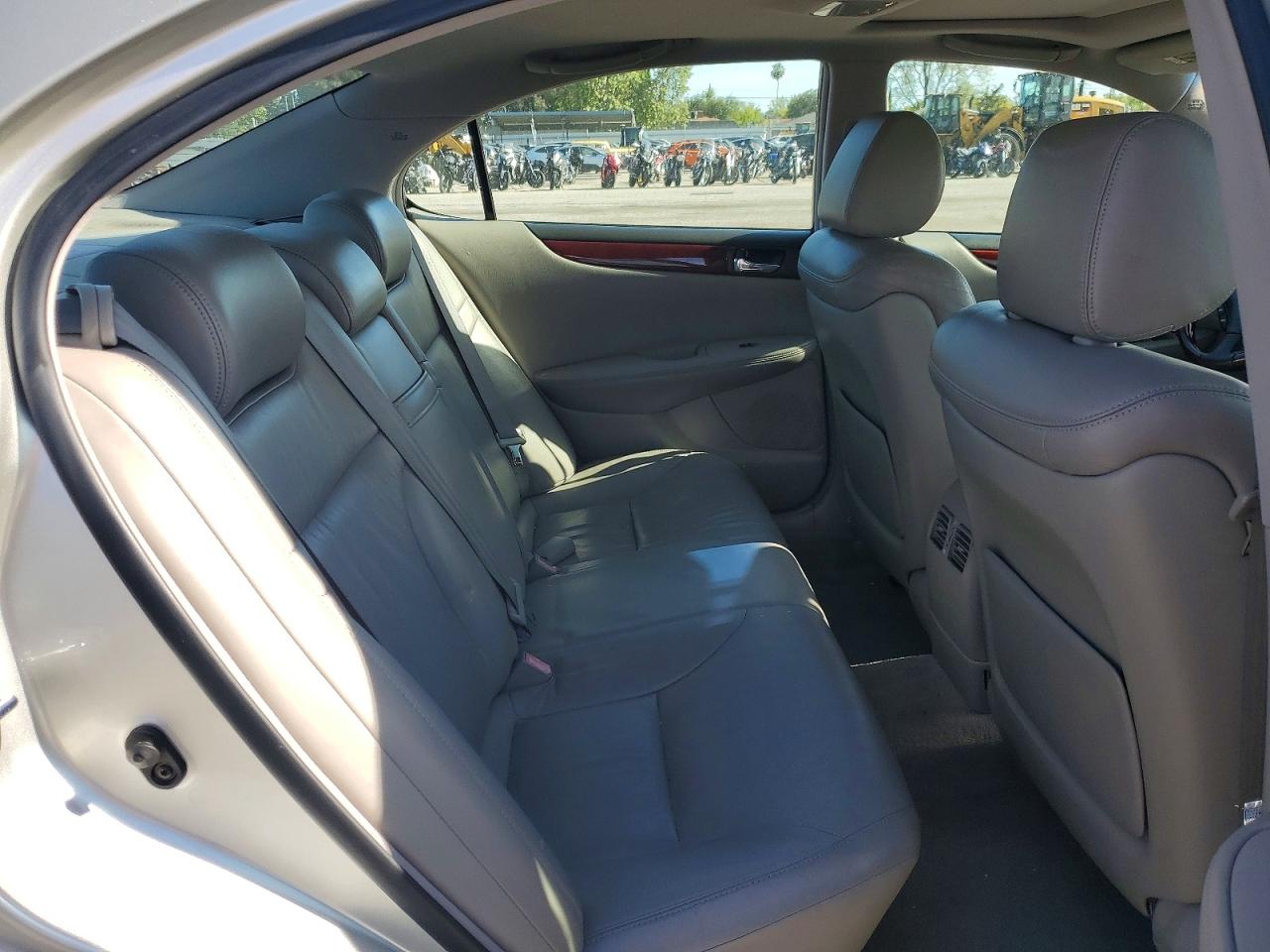 2002 Lexus Es 300 Silver vin: JTHBF30G320080031