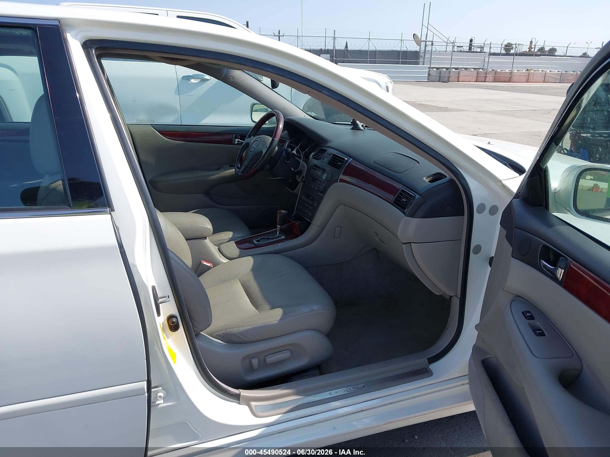 2003 Lexus Es 300   White vin: JTHBF30G330121825