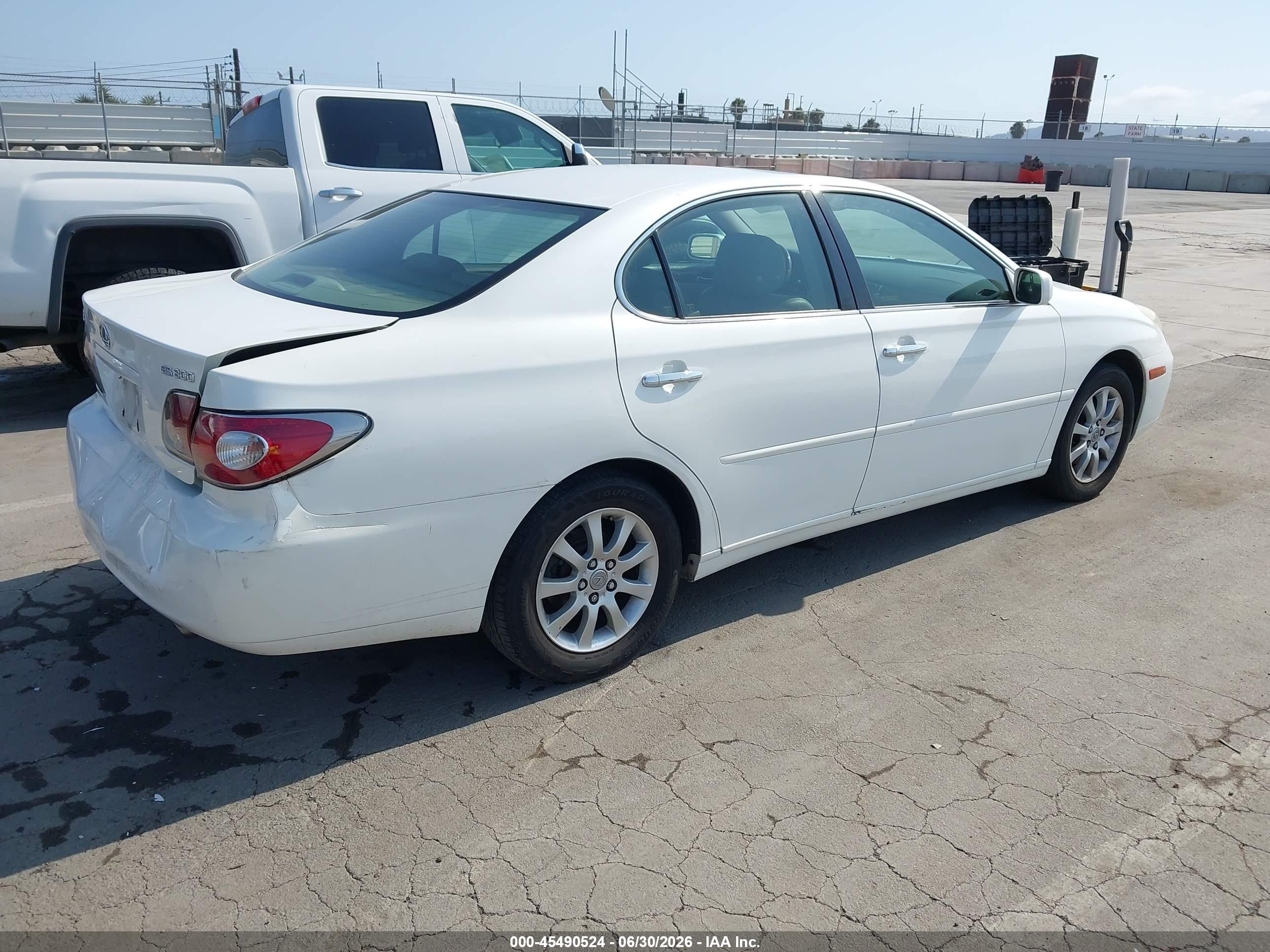 2003 Lexus Es 300   White vin: JTHBF30G330121825
