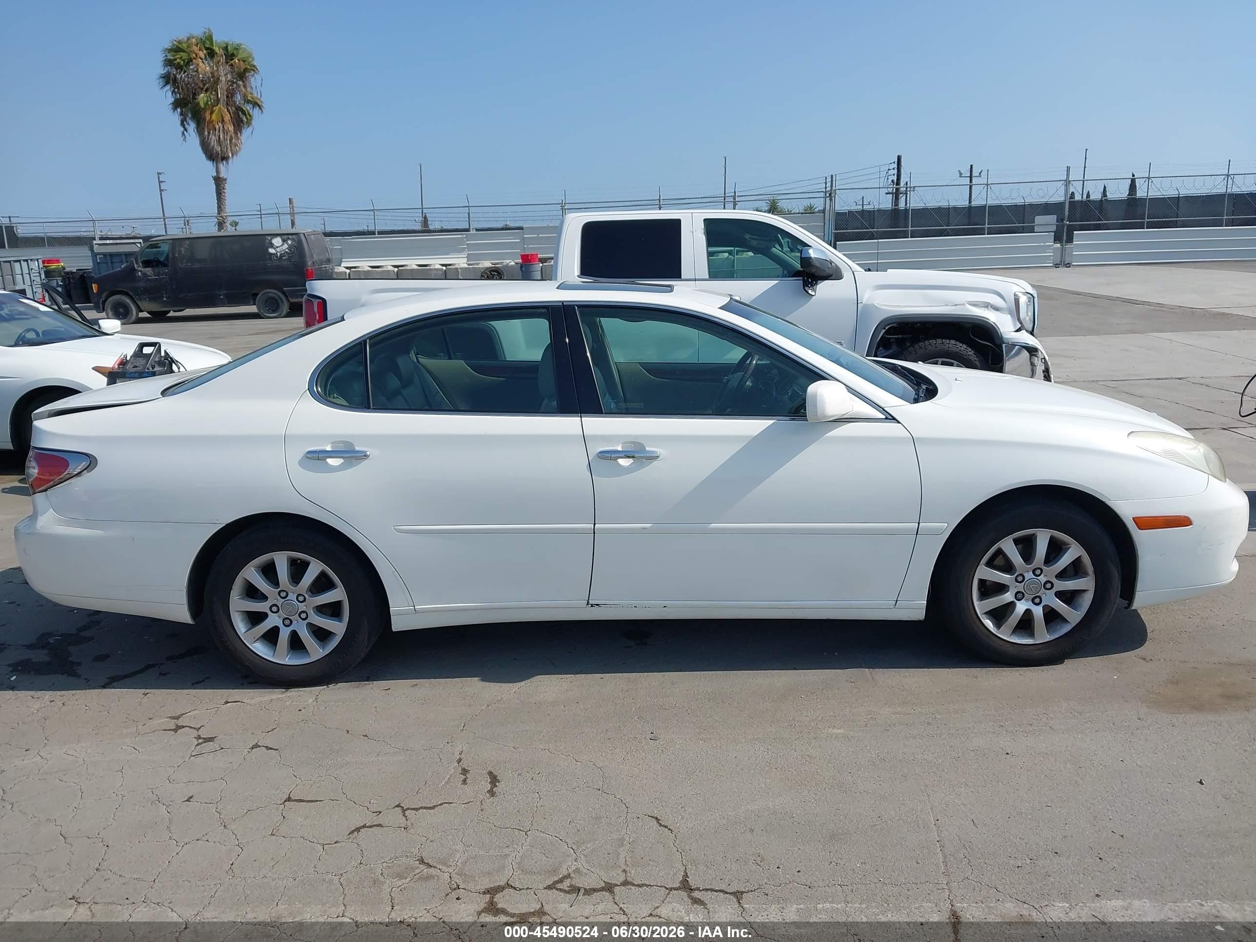 2003 Lexus Es 300   White vin: JTHBF30G330121825