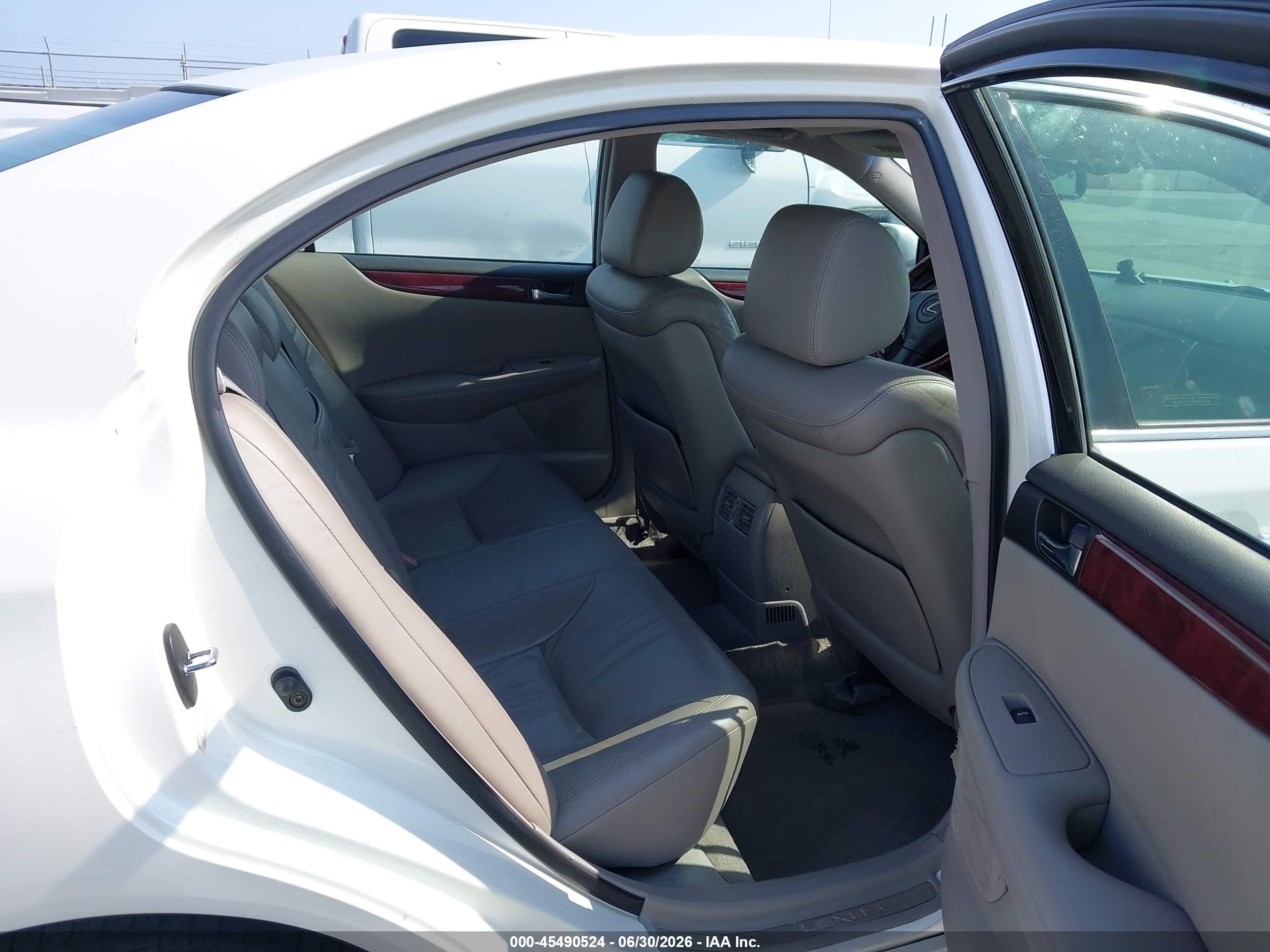 2003 Lexus Es 300   White vin: JTHBF30G330121825