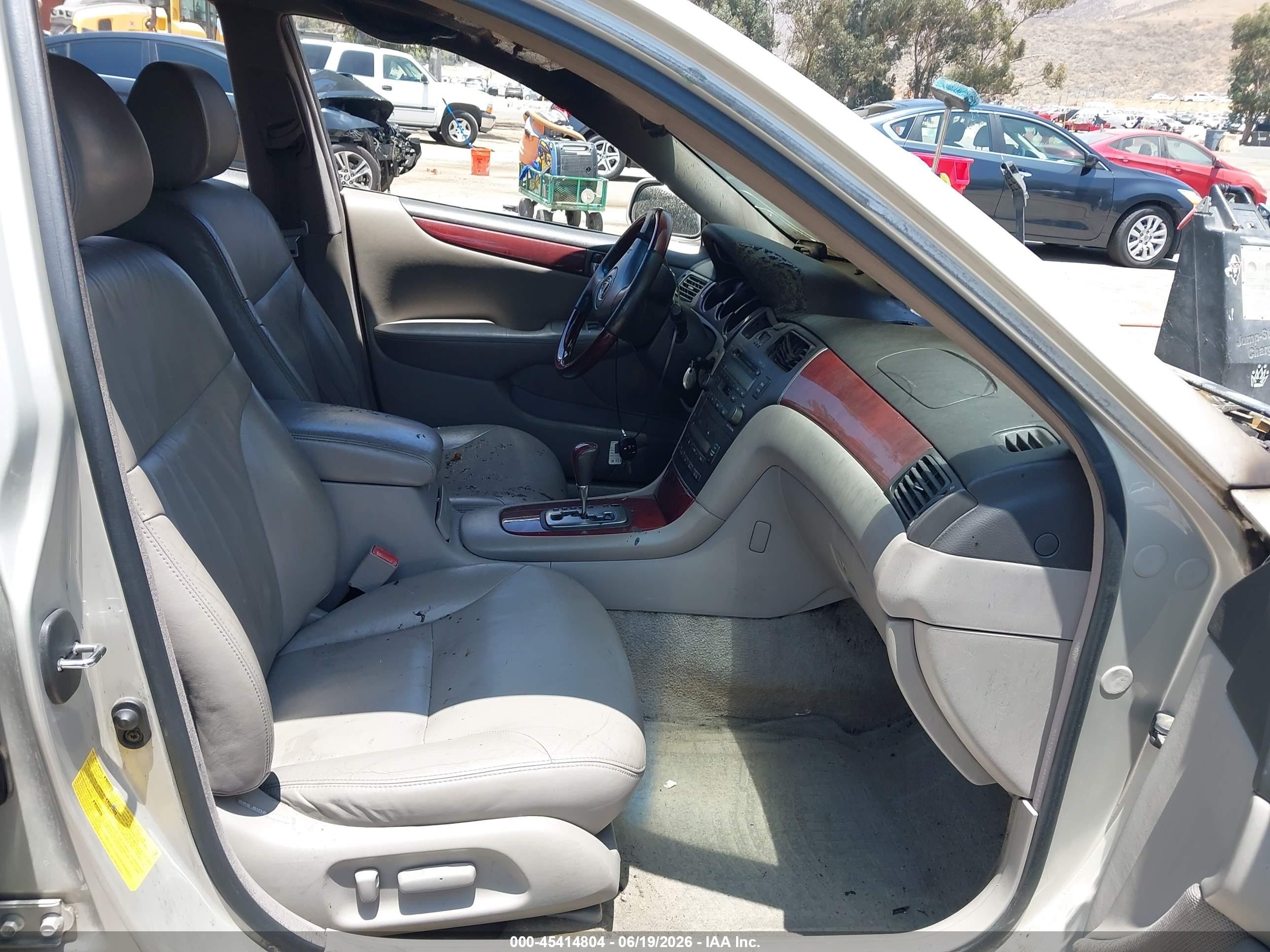 2003 Lexus Es 300   Silver vin: JTHBF30G330131271