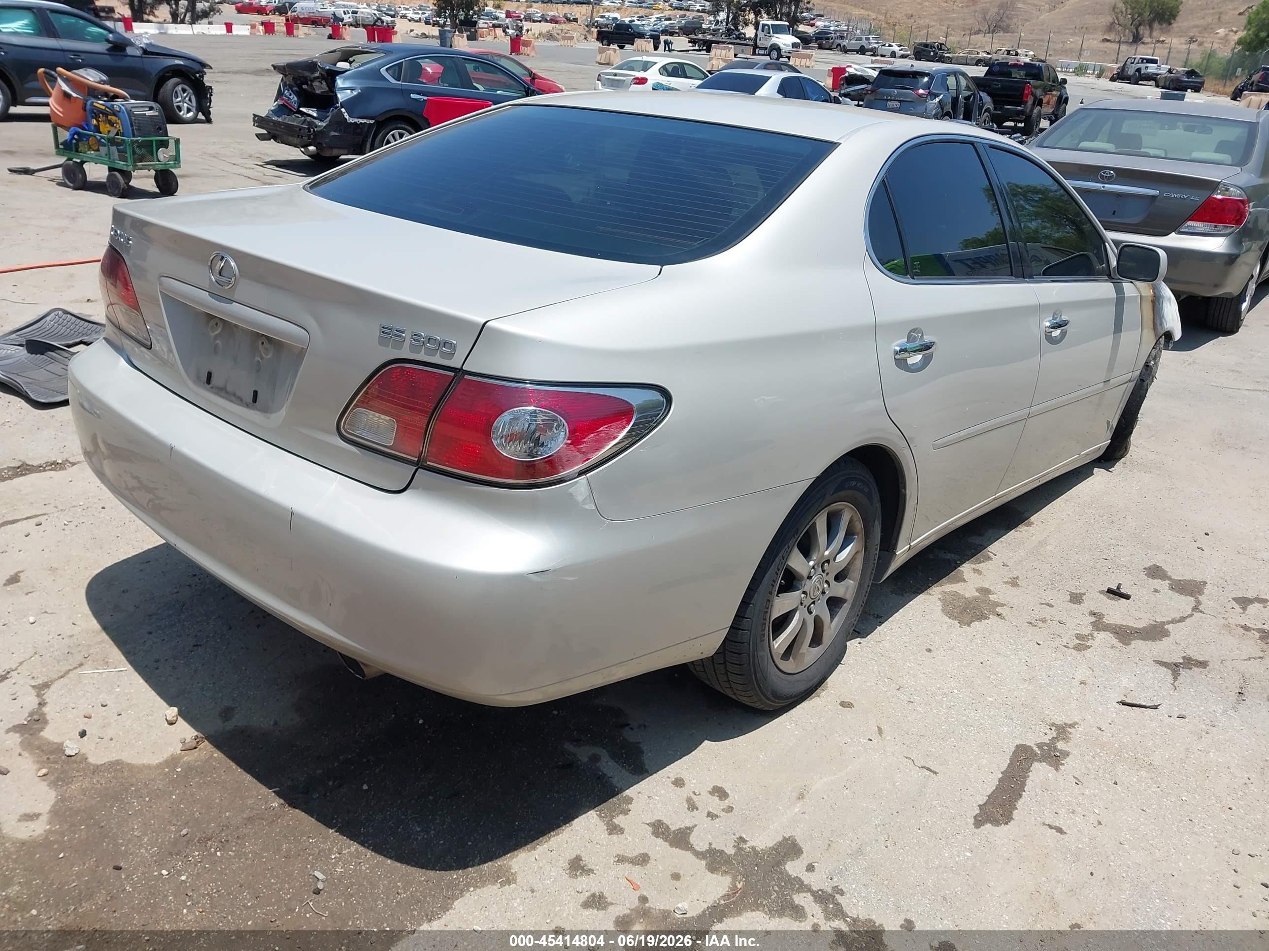 2003 Lexus Es 300   Silver vin: JTHBF30G330131271