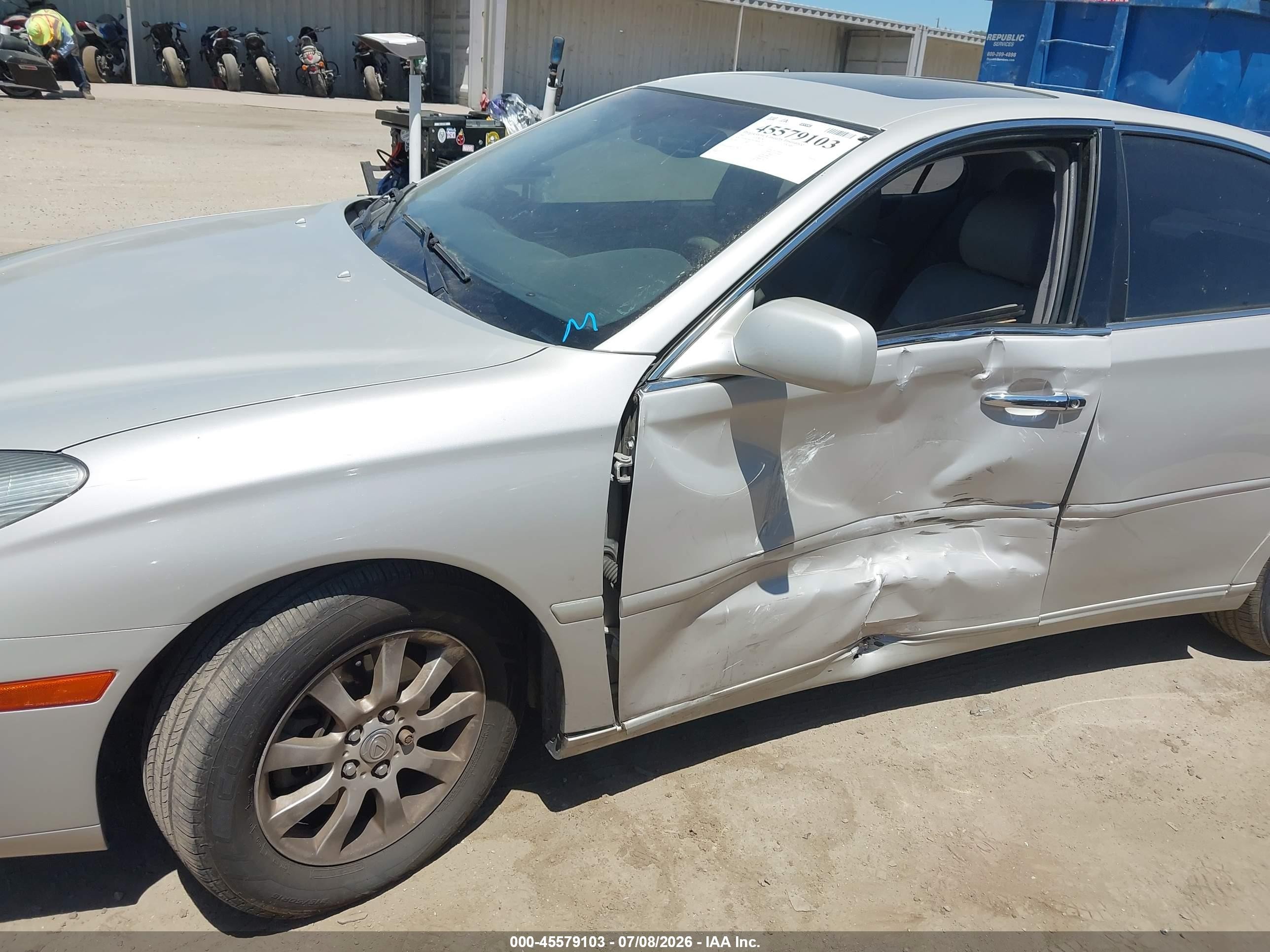 2003 Lexus Es 300   Серебряный vin: JTHBF30G330138690