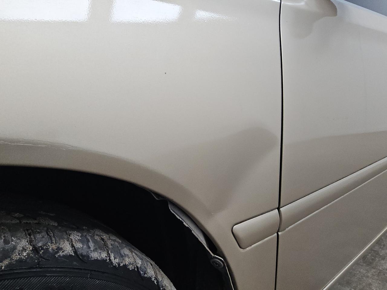 2002 Lexus Es 300 Tan vin: JTHBF30G420049676 Damage: Left Front Fender, Dent(S) W/ Paint Dmg, 4 To 5 Inches