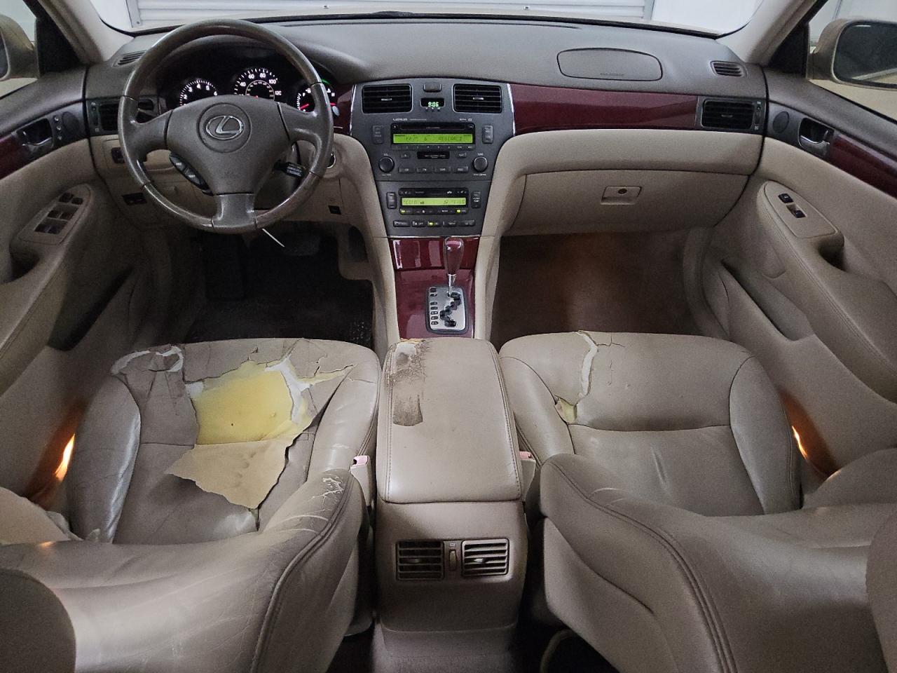 2002 Lexus Es 300 Tan vin: JTHBF30G420049676 Damage: Right Front Seat Cushion, Torn, > 12 Inches
